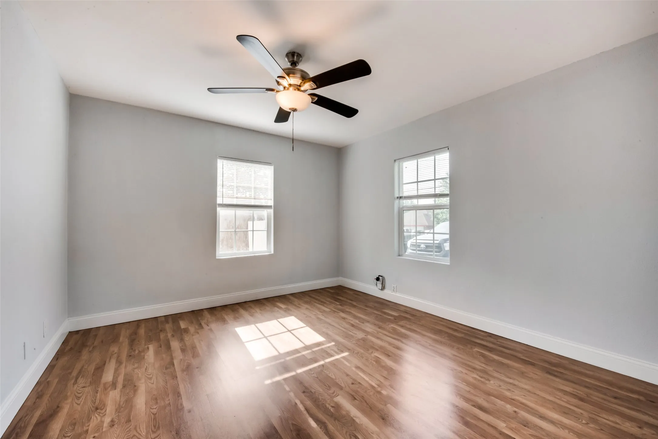 Single Family Residence For Rent in Dallas County , 219 Red Wing Drive, Dallas, Texas 75241, 4 Bedroom, 3 Bathroom, Garage spaces, 1,836 Sqft, built in 1954, mls#21321613, Real Estate Agent in Dallas, Homes For Rent in Dallas county, Homes For Rent in Dallas, Realtor in Dallas Texas, Real Estate Brokerage Independent Realty Texas, Luminita Cordes Realtor