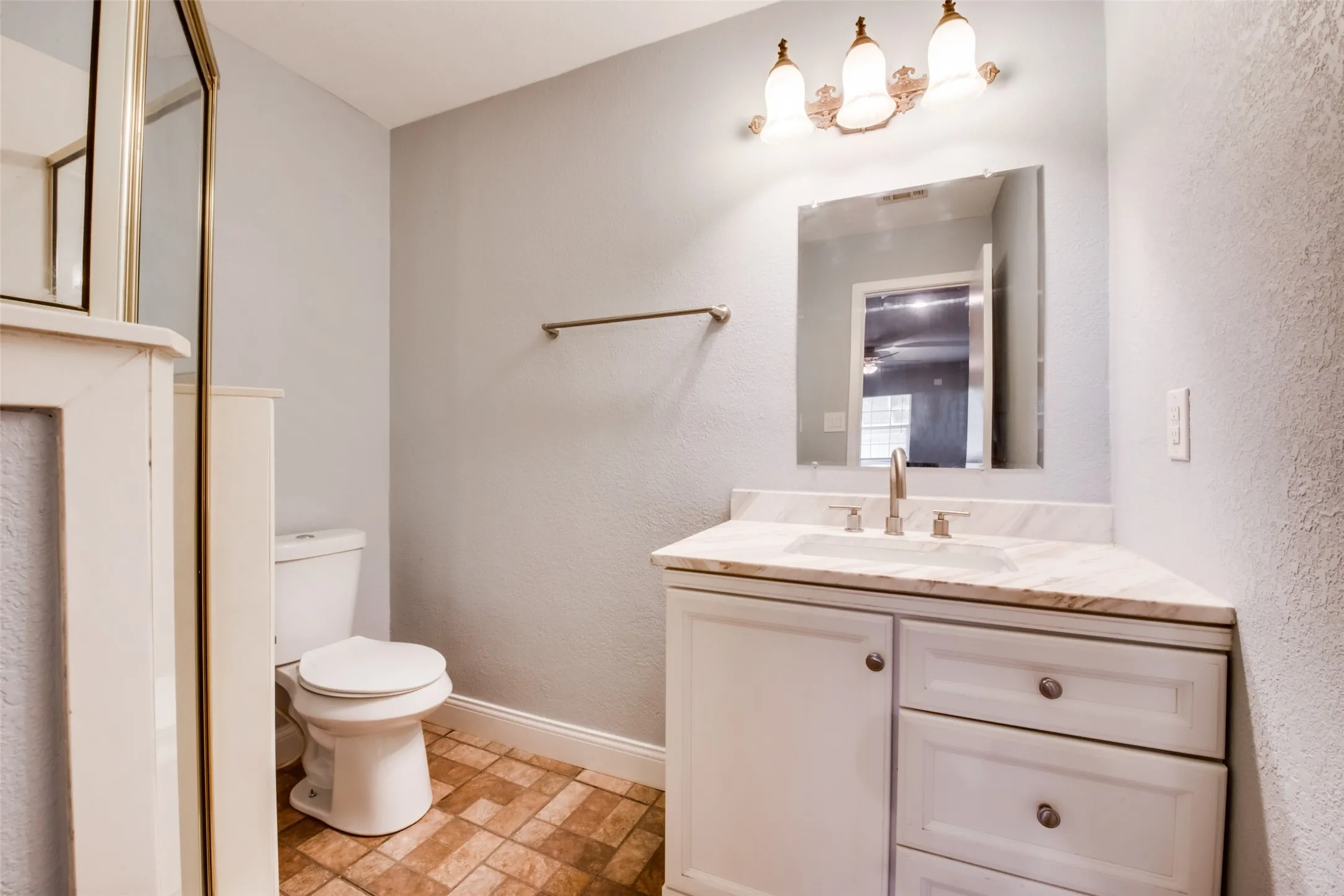 Single Family Residence For Rent in Dallas County , 219 Red Wing Drive, Dallas, Texas 75241, 4 Bedroom, 3 Bathroom, Garage spaces, 1,836 Sqft, built in 1954, mls#21321613, Real Estate Agent in Dallas, Homes For Rent in Dallas county, Homes For Rent in Dallas, Realtor in Dallas Texas, Real Estate Brokerage Independent Realty Texas, Luminita Cordes Realtor