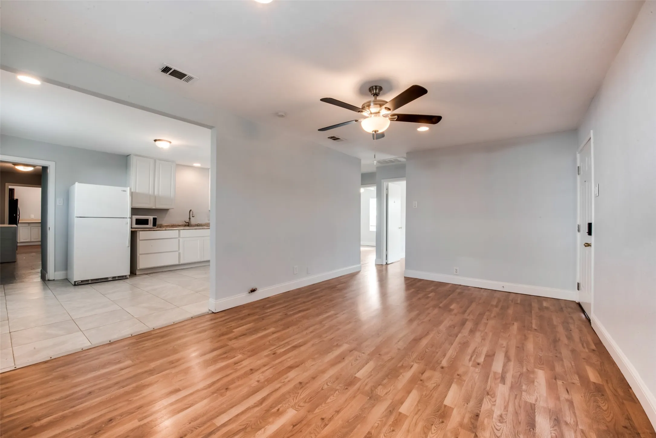 Single Family Residence For Rent in Dallas County , 219 Red Wing Drive, Dallas, Texas 75241, 4 Bedroom, 3 Bathroom, Garage spaces, 1,836 Sqft, built in 1954, mls#21321613, Real Estate Agent in Dallas, Homes For Rent in Dallas county, Homes For Rent in Dallas, Realtor in Dallas Texas, Real Estate Brokerage Independent Realty Texas, Luminita Cordes Realtor