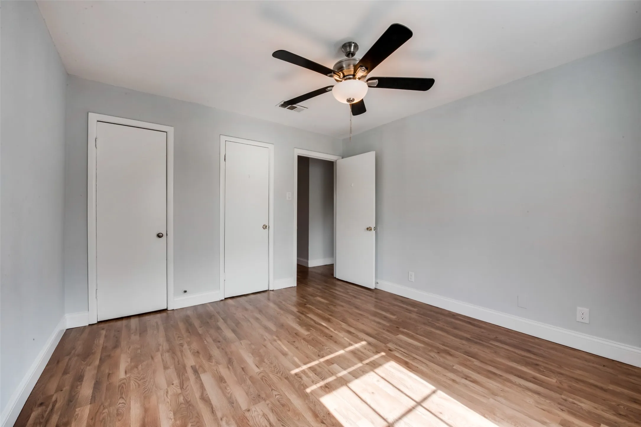 Single Family Residence For Rent in Dallas County , 219 Red Wing Drive, Dallas, Texas 75241, 4 Bedroom, 3 Bathroom, Garage spaces, 1,836 Sqft, built in 1954, mls#21321613, Real Estate Agent in Dallas, Homes For Rent in Dallas county, Homes For Rent in Dallas, Realtor in Dallas Texas, Real Estate Brokerage Independent Realty Texas, Luminita Cordes Realtor