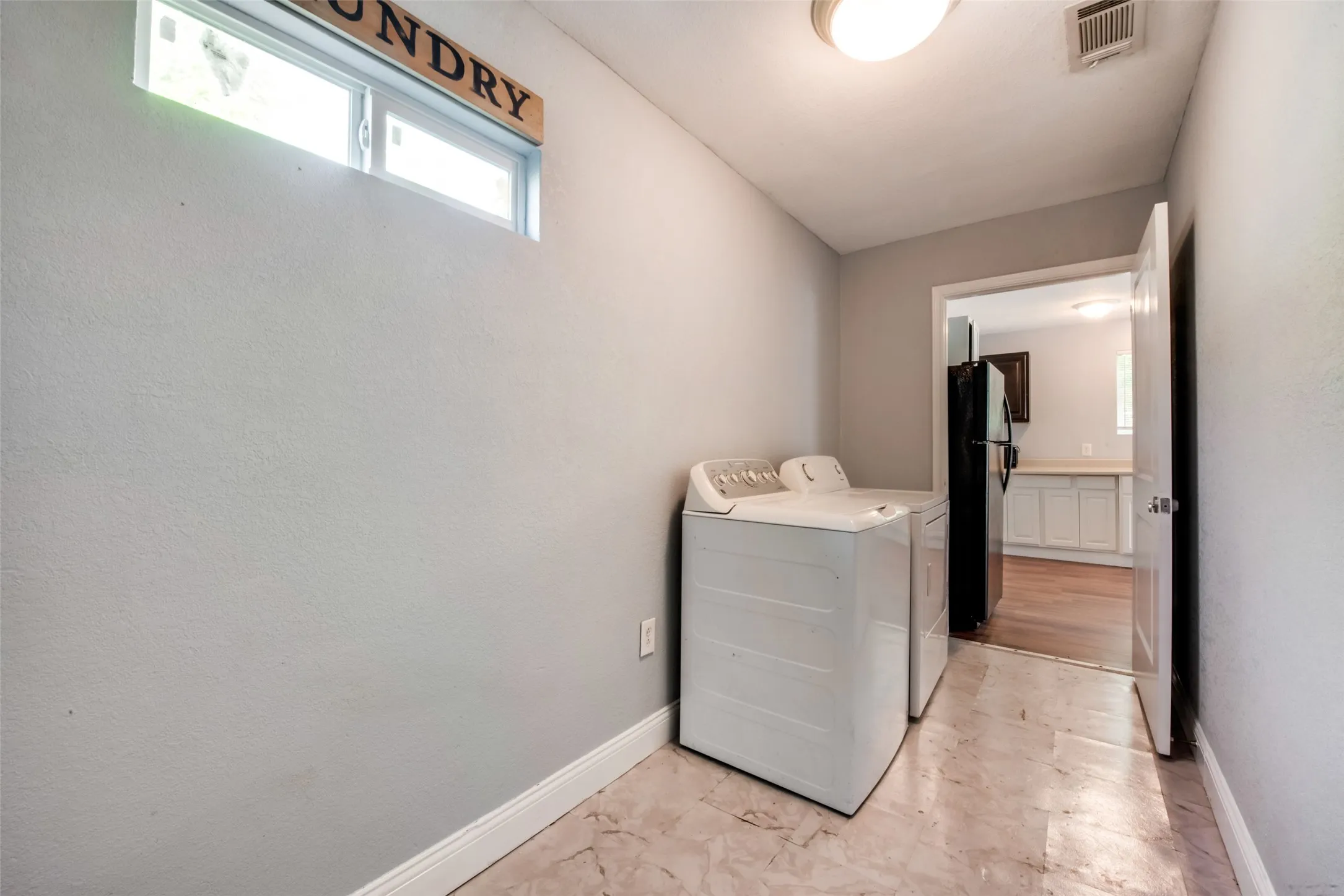 Single Family Residence For Rent in Dallas County , 219 Red Wing Drive, Dallas, Texas 75241, 4 Bedroom, 3 Bathroom, Garage spaces, 1,836 Sqft, built in 1954, mls#21321613, Real Estate Agent in Dallas, Homes For Rent in Dallas county, Homes For Rent in Dallas, Realtor in Dallas Texas, Real Estate Brokerage Independent Realty Texas, Luminita Cordes Realtor