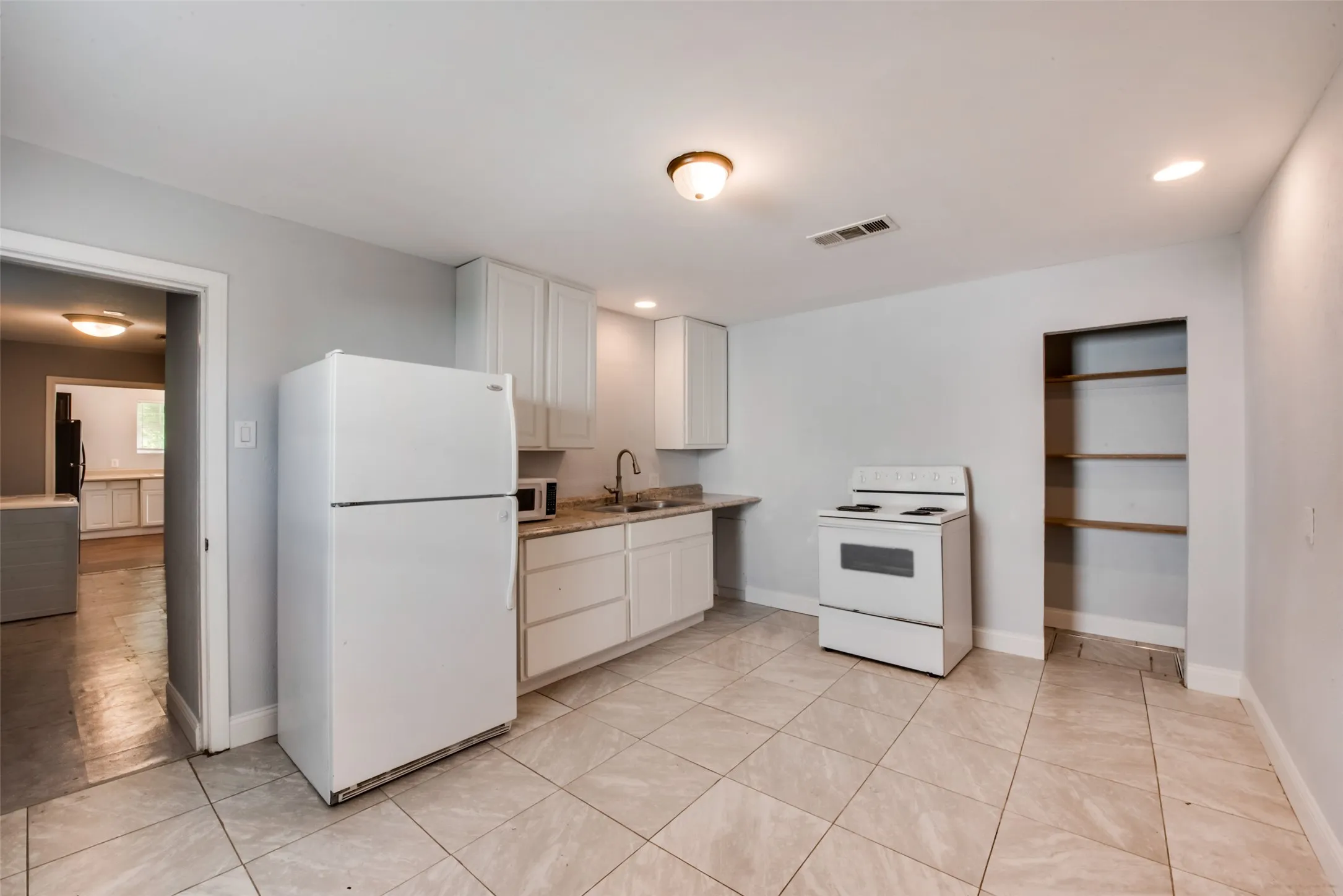 Single Family Residence For Rent in Dallas County , 219 Red Wing Drive, Dallas, Texas 75241, 4 Bedroom, 3 Bathroom, Garage spaces, 1,836 Sqft, built in 1954, mls#21321613, Real Estate Agent in Dallas, Homes For Rent in Dallas county, Homes For Rent in Dallas, Realtor in Dallas Texas, Real Estate Brokerage Independent Realty Texas, Luminita Cordes Realtor