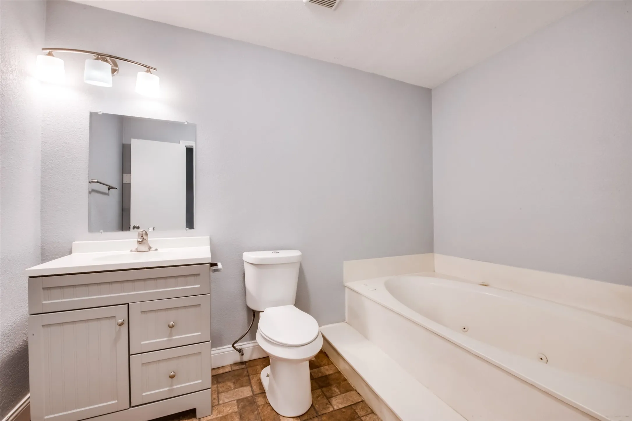 Single Family Residence For Rent in Dallas County , 219 Red Wing Drive, Dallas, Texas 75241, 4 Bedroom, 3 Bathroom, Garage spaces, 1,836 Sqft, built in 1954, mls#21321613, Real Estate Agent in Dallas, Homes For Rent in Dallas county, Homes For Rent in Dallas, Realtor in Dallas Texas, Real Estate Brokerage Independent Realty Texas, Luminita Cordes Realtor