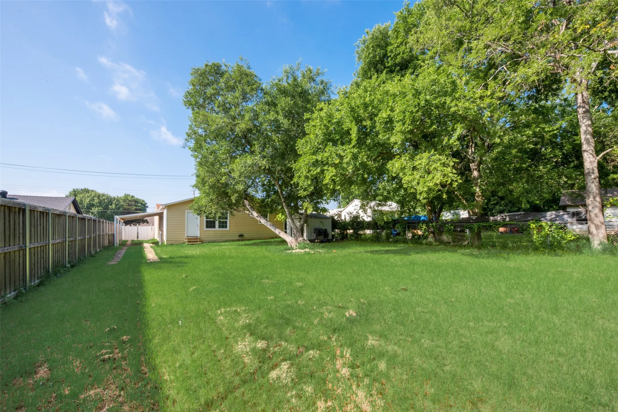 Single Family Residence For Rent in Dallas County , 219 Red Wing Drive, Dallas, Texas 75241, 4 Bedroom, 3 Bathroom, Garage spaces, 1,836 Sqft, built in 1954, mls#21321613, Real Estate Agent in Dallas, Homes For Rent in Dallas county, Homes For Rent in Dallas, Realtor in Dallas Texas, Real Estate Brokerage Independent Realty Texas, Luminita Cordes Realtor
