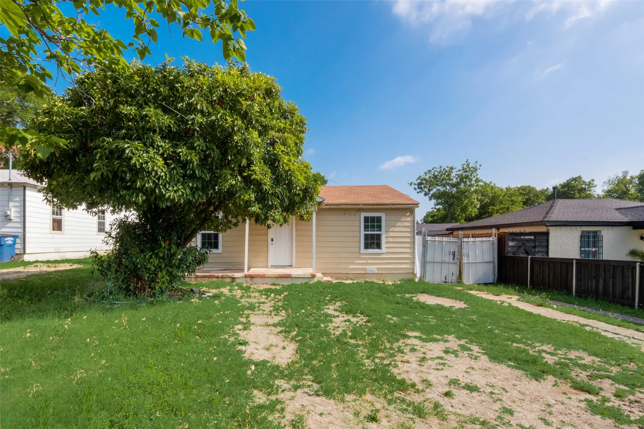 Single Family Residence For Rent in Dallas County , 219 Red Wing Drive, Dallas, Texas 75241, 4 Bedroom, 3 Bathroom, Garage spaces, 1,836 Sqft, built in 1954, mls#21321613, Real Estate Agent in Dallas, Homes For Rent in Dallas county, Homes For Rent in Dallas, Realtor in Dallas Texas, Real Estate Brokerage Independent Realty Texas, Luminita Cordes Realtor