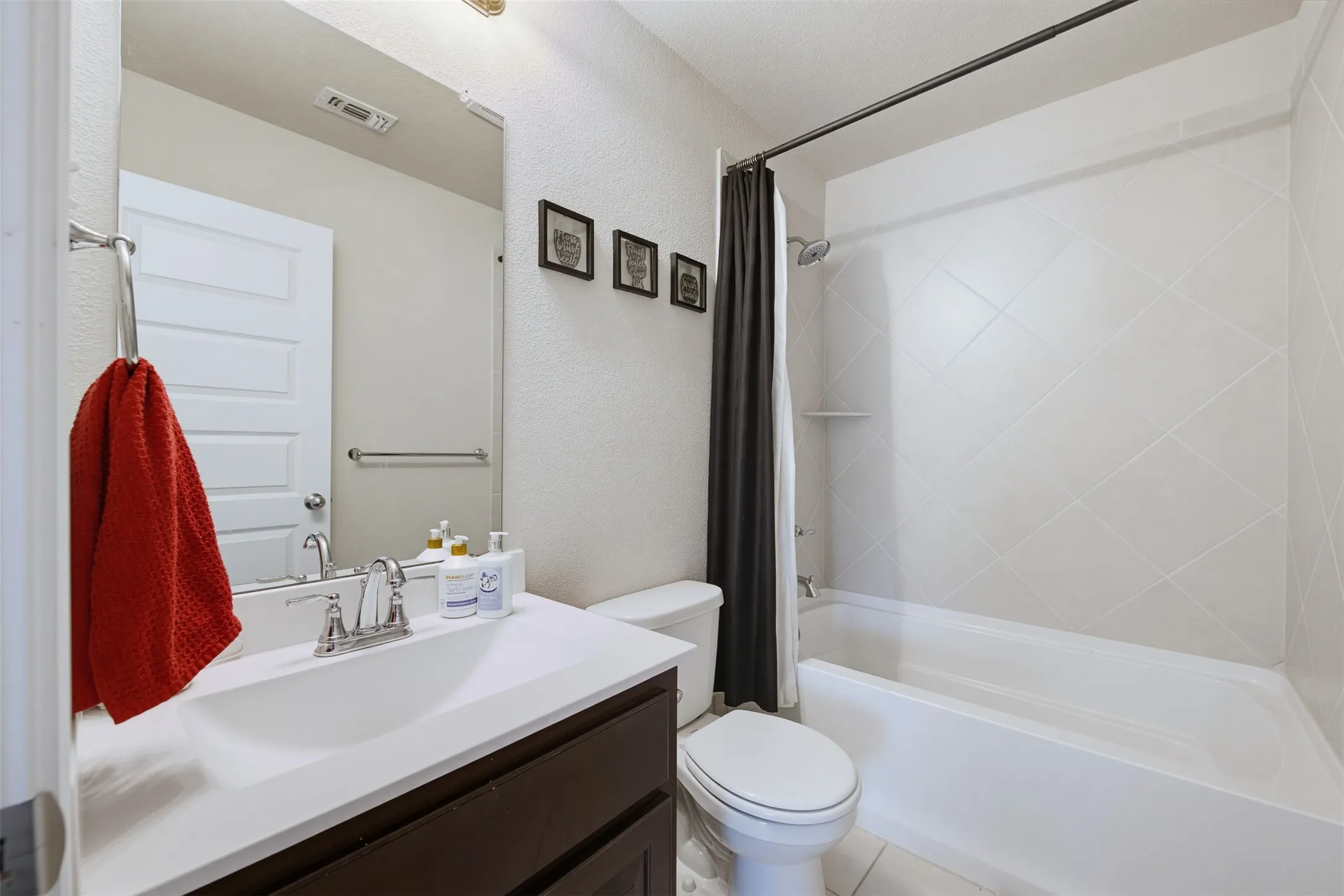 Single Family Residence For Sale in Johnson County , 105 Cheryl Drive, Keene, Texas 76059, 3 Bedroom, 2 Bathroom, 2 Garage spaces, 1,859 Sqft, built in 2021, mls#21322541, Real Estate Agent in Keene, Homes For Sale in Johnson county, Homes For Sale in Keene, Realtor in Keene Texas, Real Estate Brokerage Independent Realty Texas, Luminita Cordes Realtor