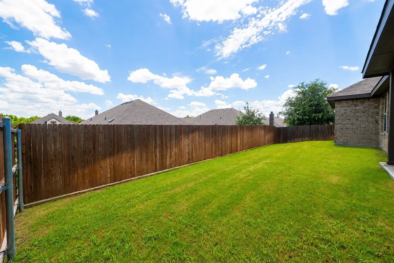 Single Family Residence For Sale in Johnson County , 105 Cheryl Drive, Keene, Texas 76059, 3 Bedroom, 2 Bathroom, 2 Garage spaces, 1,859 Sqft, built in 2021, mls#21322541, Real Estate Agent in Keene, Homes For Sale in Johnson county, Homes For Sale in Keene, Realtor in Keene Texas, Real Estate Brokerage Independent Realty Texas, Luminita Cordes Realtor