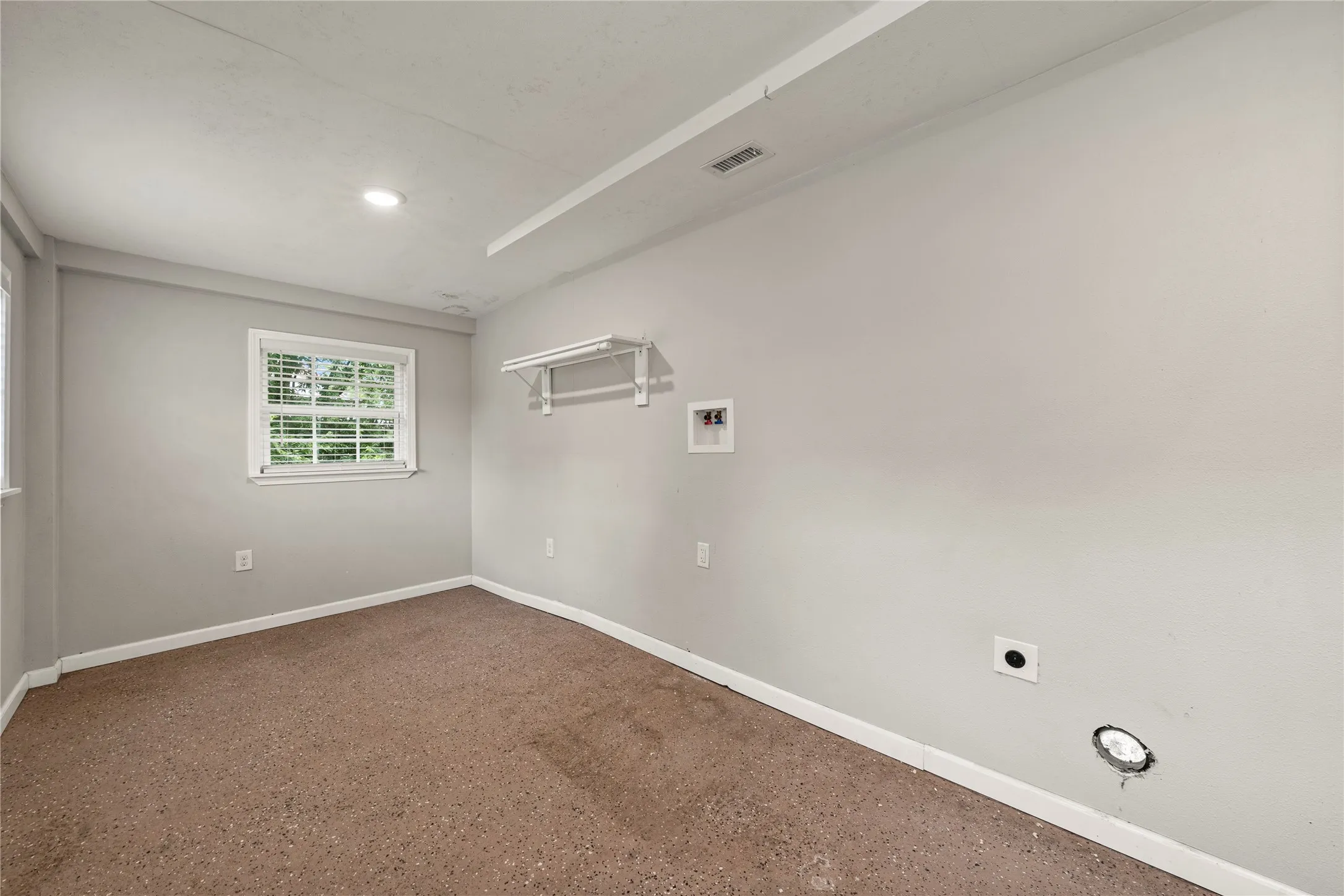 Single Family Residence For Sale in Mc Lennan County , 1305 S Robinson Drive, Robinson, Texas 76706, 3 Bedrooms, 2 Bathrooms, Garage spaces, 1,902 Sqft, built in 1950, Price $289,900, mls#21322447, Real Estate Agent in Robinson, Homes For Sale in Mc Lennan county, Homes For Sale in Robinson, Realtor in Robinson Texas, Real Estate Brokerage Independent Realty Texas, Luminita Cordes Realtor