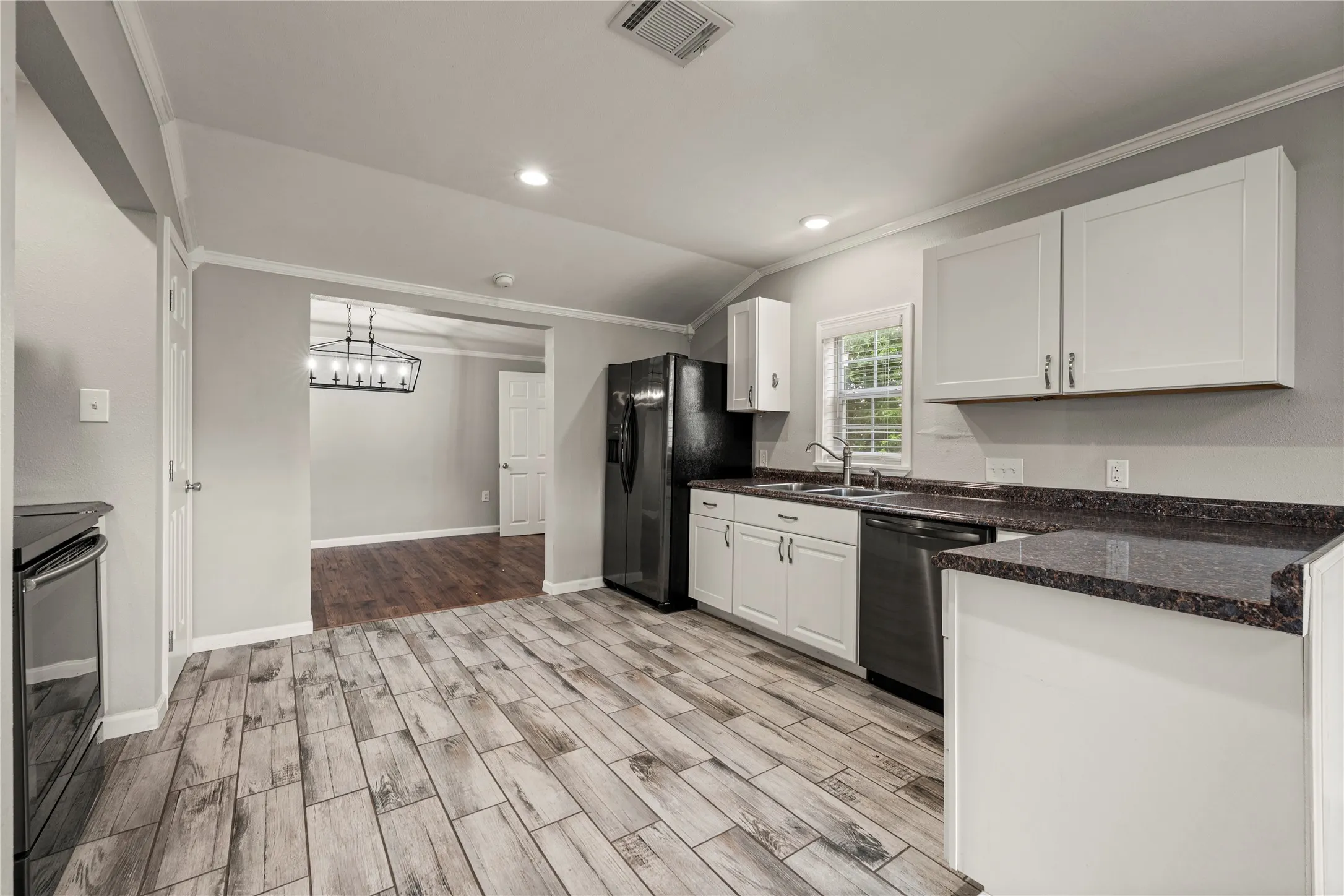 Single Family Residence For Sale in Mc Lennan County , 1305 S Robinson Drive, Robinson, Texas 76706, 3 Bedrooms, 2 Bathrooms, Garage spaces, 1,902 Sqft, built in 1950, Price $289,900, mls#21322447, Real Estate Agent in Robinson, Homes For Sale in Mc Lennan county, Homes For Sale in Robinson, Realtor in Robinson Texas, Real Estate Brokerage Independent Realty Texas, Luminita Cordes Realtor