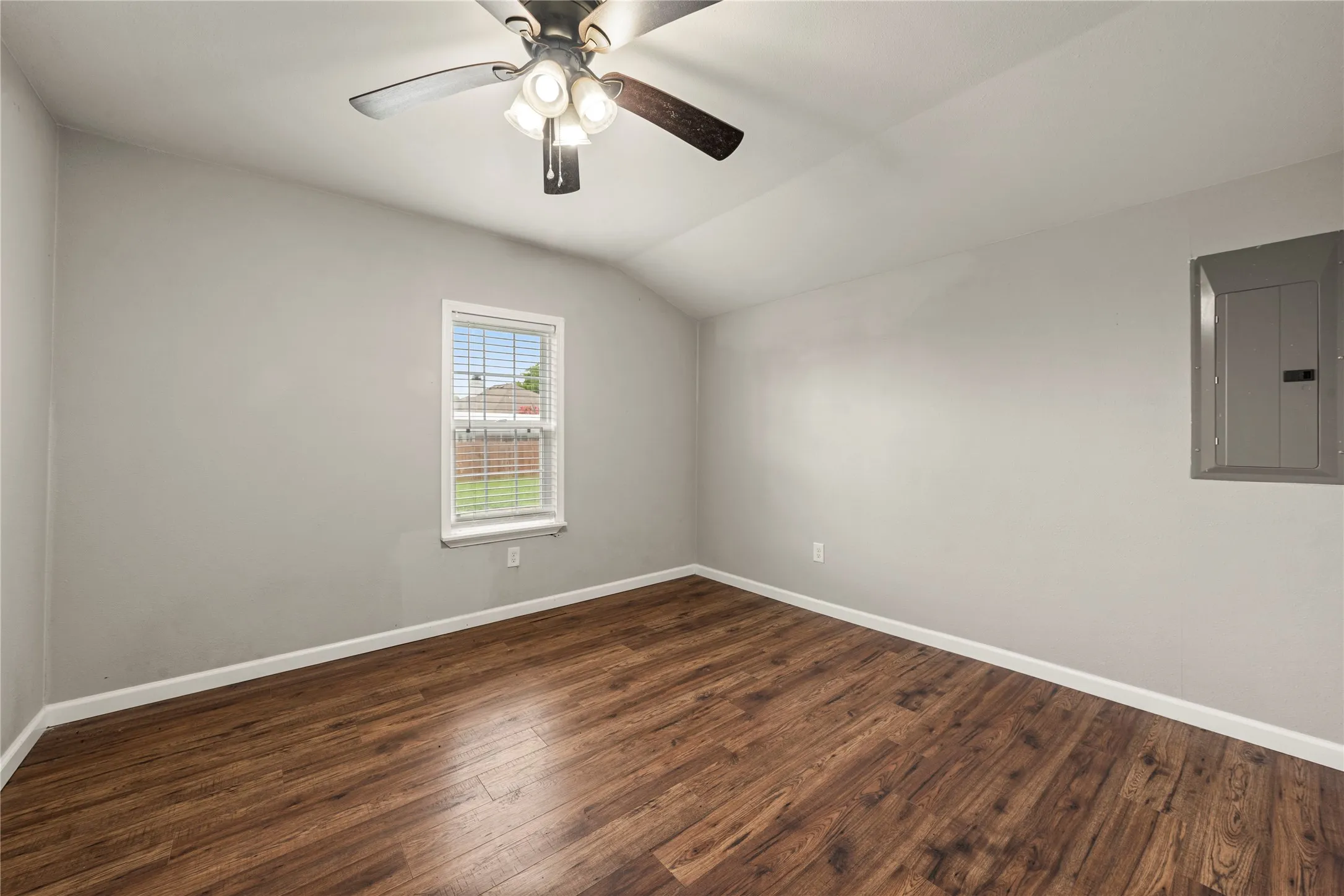 Single Family Residence For Sale in Mc Lennan County , 1305 S Robinson Drive, Robinson, Texas 76706, 3 Bedrooms, 2 Bathrooms, Garage spaces, 1,902 Sqft, built in 1950, Price $289,900, mls#21322447, Real Estate Agent in Robinson, Homes For Sale in Mc Lennan county, Homes For Sale in Robinson, Realtor in Robinson Texas, Real Estate Brokerage Independent Realty Texas, Luminita Cordes Realtor