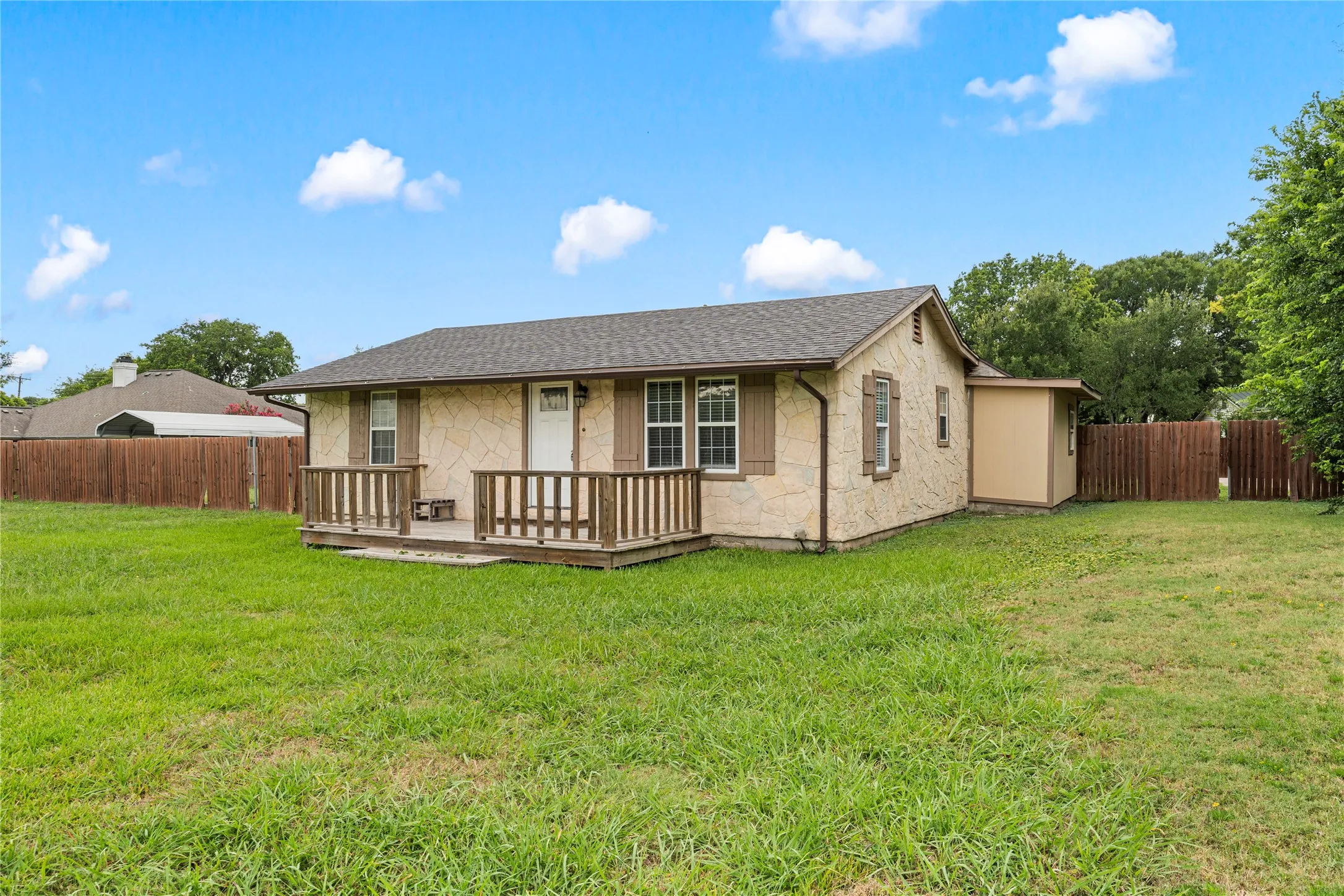 Single Family Residence For Sale in Mc Lennan County , 1305 S Robinson Drive, Robinson, Texas 76706, 3 Bedrooms, 2 Bathrooms, Garage spaces, 1,902 Sqft, built in 1950, Price $289,900, mls#21322447, Real Estate Agent in Robinson, Homes For Sale in Mc Lennan county, Homes For Sale in Robinson, Realtor in Robinson Texas, Real Estate Brokerage Independent Realty Texas, Luminita Cordes Realtor