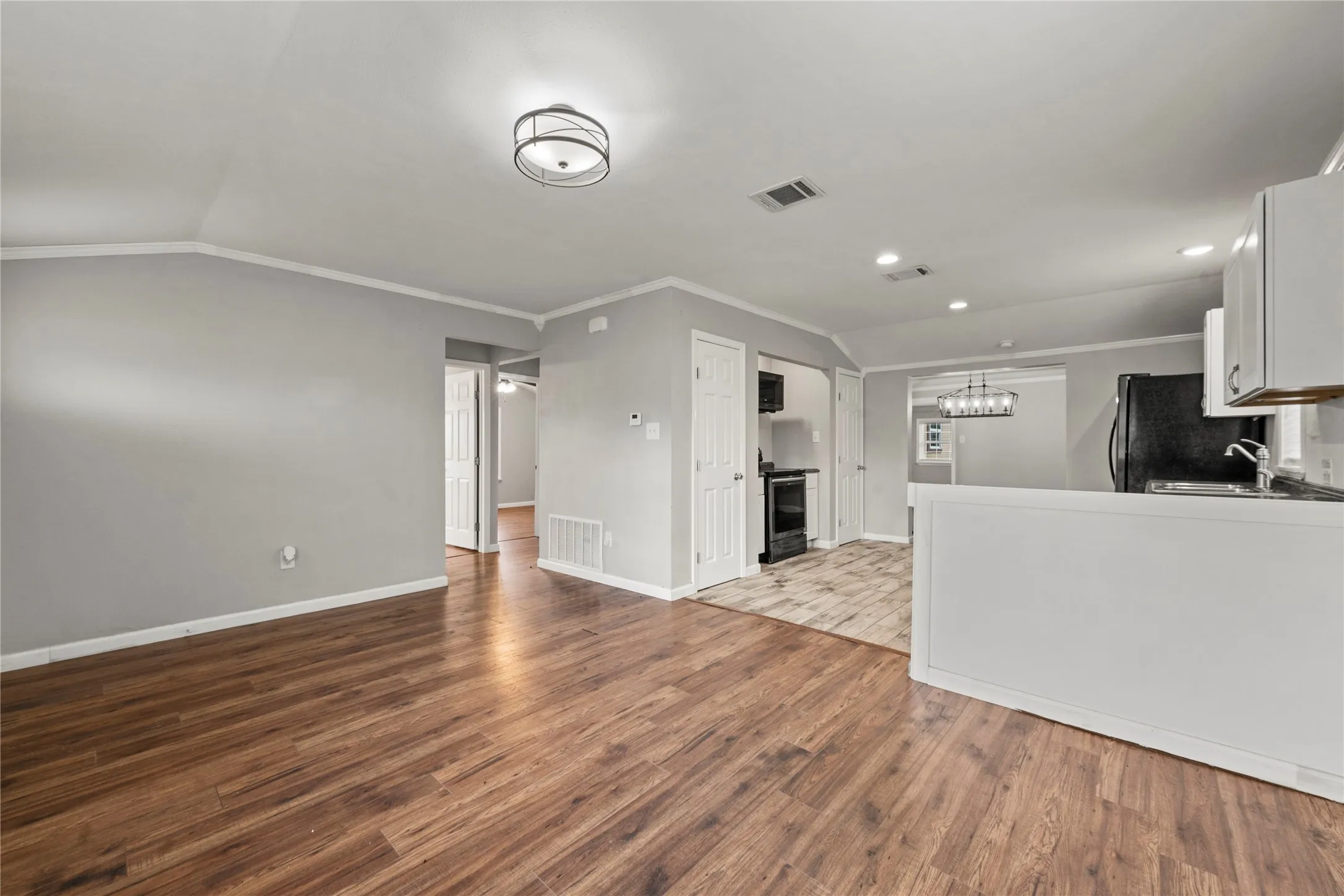 Single Family Residence For Sale in Mc Lennan County , 1305 S Robinson Drive, Robinson, Texas 76706, 3 Bedrooms, 2 Bathrooms, Garage spaces, 1,902 Sqft, built in 1950, Price $289,900, mls#21322447, Real Estate Agent in Robinson, Homes For Sale in Mc Lennan county, Homes For Sale in Robinson, Realtor in Robinson Texas, Real Estate Brokerage Independent Realty Texas, Luminita Cordes Realtor