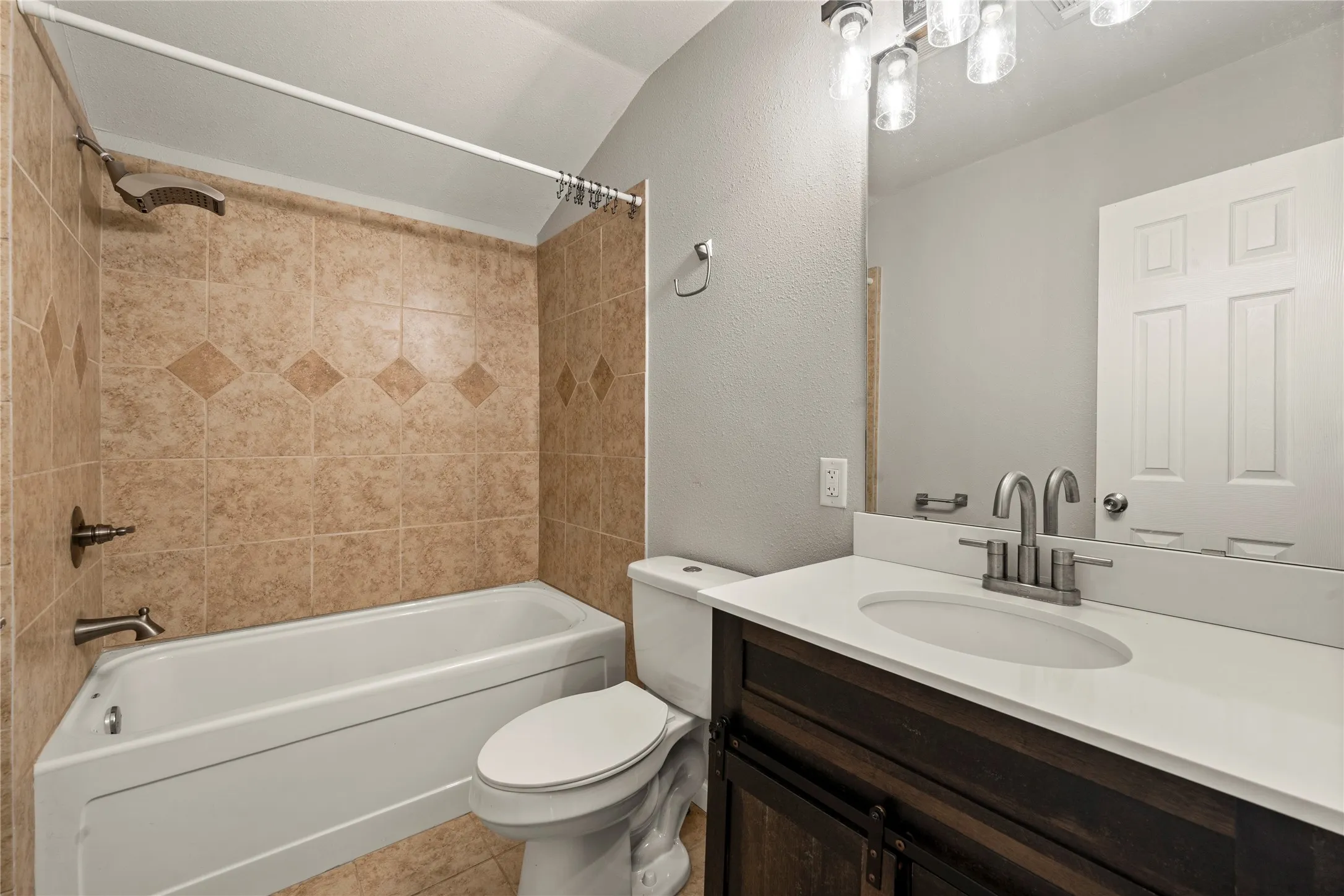 Single Family Residence For Sale in Mc Lennan County , 1305 S Robinson Drive, Robinson, Texas 76706, 3 Bedrooms, 2 Bathrooms, Garage spaces, 1,902 Sqft, built in 1950, Price $289,900, mls#21322447, Real Estate Agent in Robinson, Homes For Sale in Mc Lennan county, Homes For Sale in Robinson, Realtor in Robinson Texas, Real Estate Brokerage Independent Realty Texas, Luminita Cordes Realtor
