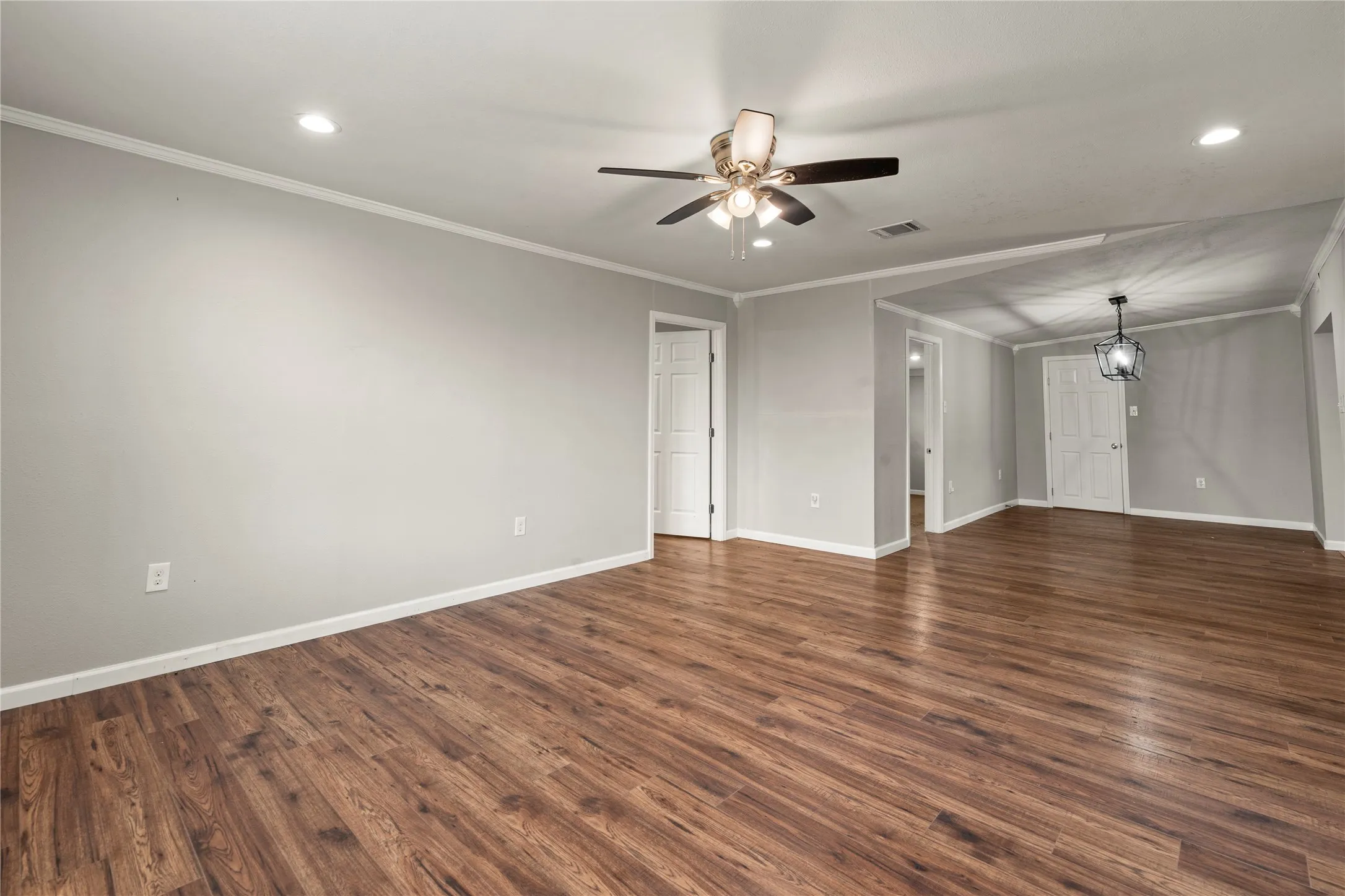 Single Family Residence For Sale in Mc Lennan County , 1305 S Robinson Drive, Robinson, Texas 76706, 3 Bedrooms, 2 Bathrooms, Garage spaces, 1,902 Sqft, built in 1950, Price $289,900, mls#21322447, Real Estate Agent in Robinson, Homes For Sale in Mc Lennan county, Homes For Sale in Robinson, Realtor in Robinson Texas, Real Estate Brokerage Independent Realty Texas, Luminita Cordes Realtor