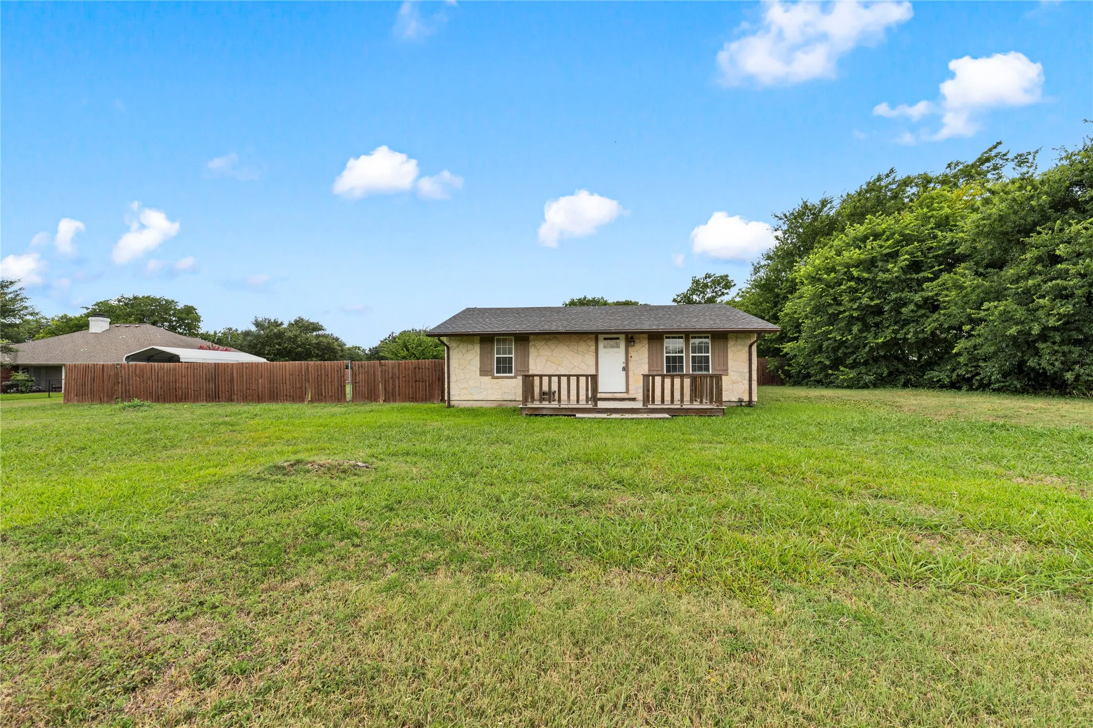 Single Family Residence For Sale in Mc Lennan County , 1305 S Robinson Drive, Robinson, Texas 76706, 3 Bedrooms, 2 Bathrooms, Garage spaces, 1,902 Sqft, built in 1950, Price $289,900, mls#21322447, Real Estate Agent in Robinson, Homes For Sale in Mc Lennan county, Homes For Sale in Robinson, Realtor in Robinson Texas, Real Estate Brokerage Independent Realty Texas, Luminita Cordes Realtor