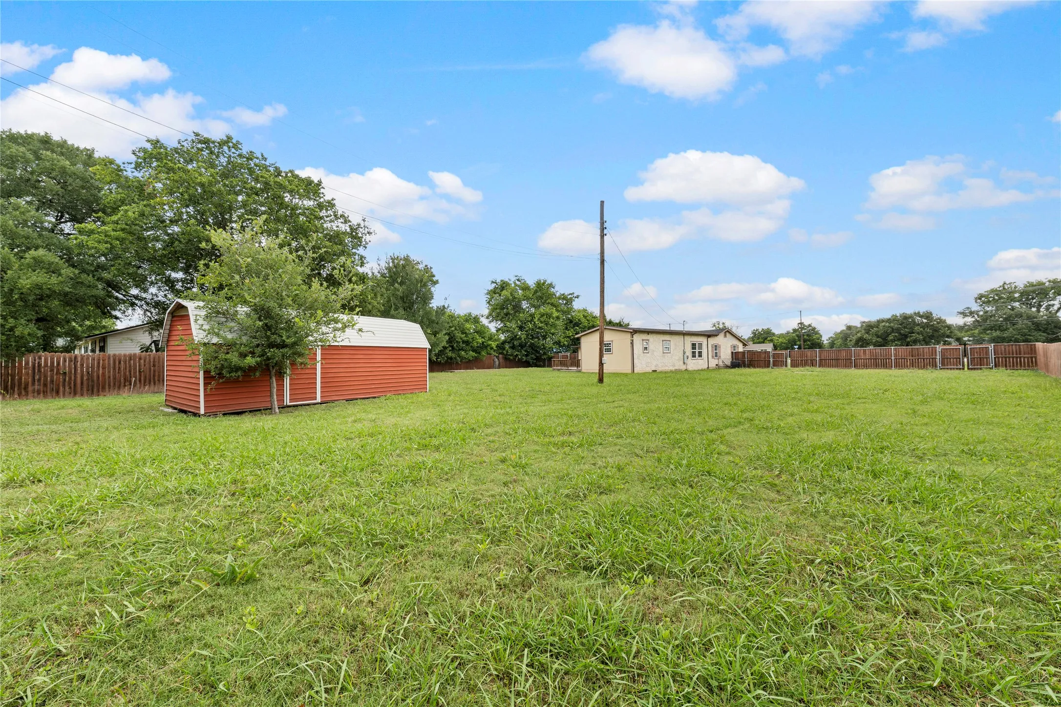 Single Family Residence For Sale in Mc Lennan County , 1305 S Robinson Drive, Robinson, Texas 76706, 3 Bedrooms, 2 Bathrooms, Garage spaces, 1,902 Sqft, built in 1950, Price $289,900, mls#21322447, Real Estate Agent in Robinson, Homes For Sale in Mc Lennan county, Homes For Sale in Robinson, Realtor in Robinson Texas, Real Estate Brokerage Independent Realty Texas, Luminita Cordes Realtor