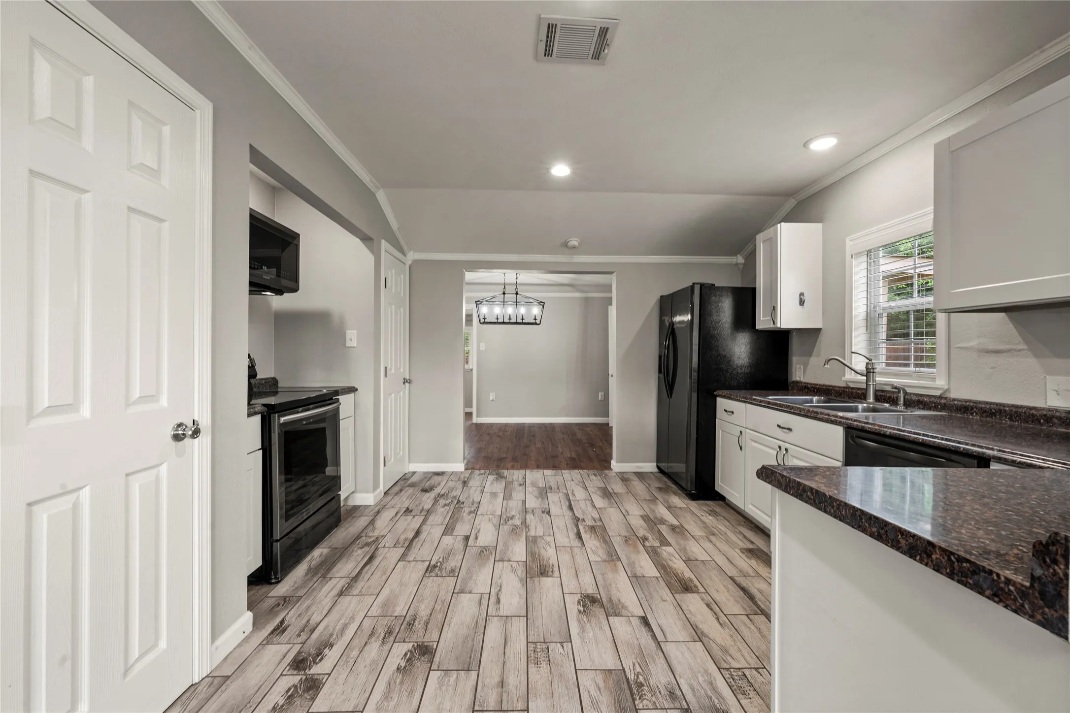 Single Family Residence For Sale in Mc Lennan County , 1305 S Robinson Drive, Robinson, Texas 76706, 3 Bedrooms, 2 Bathrooms, Garage spaces, 1,902 Sqft, built in 1950, Price $289,900, mls#21322447, Real Estate Agent in Robinson, Homes For Sale in Mc Lennan county, Homes For Sale in Robinson, Realtor in Robinson Texas, Real Estate Brokerage Independent Realty Texas, Luminita Cordes Realtor