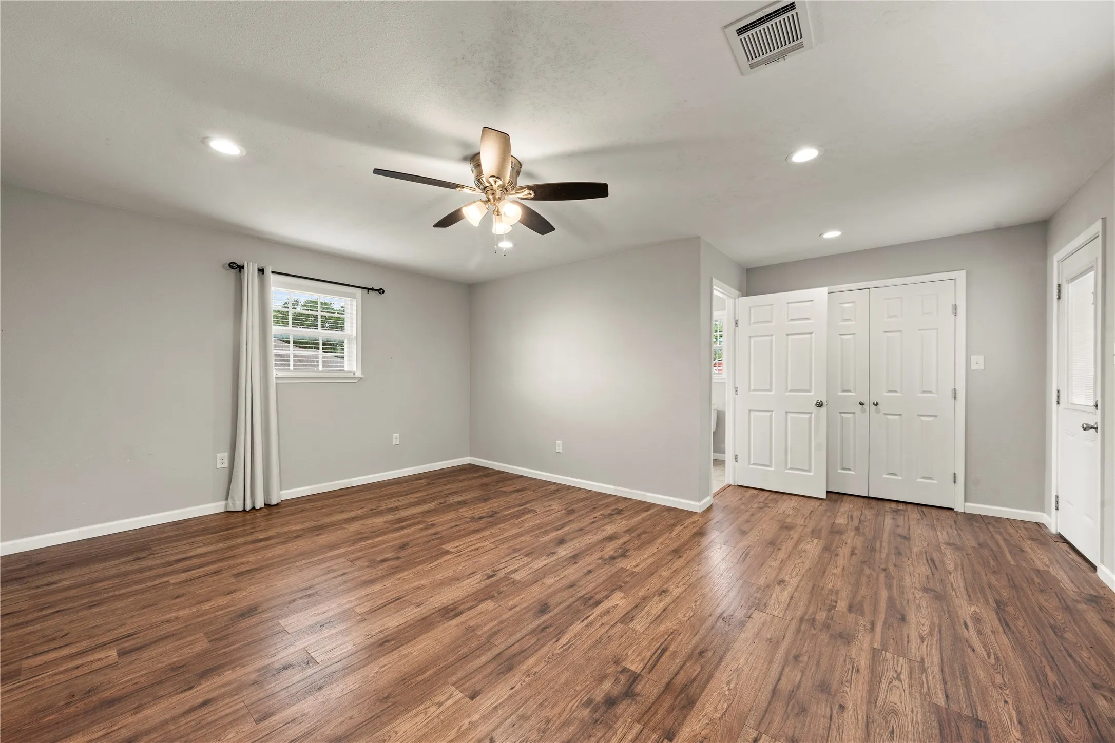 Single Family Residence For Sale in Mc Lennan County , 1305 S Robinson Drive, Robinson, Texas 76706, 3 Bedrooms, 2 Bathrooms, Garage spaces, 1,902 Sqft, built in 1950, Price $289,900, mls#21322447, Real Estate Agent in Robinson, Homes For Sale in Mc Lennan county, Homes For Sale in Robinson, Realtor in Robinson Texas, Real Estate Brokerage Independent Realty Texas, Luminita Cordes Realtor