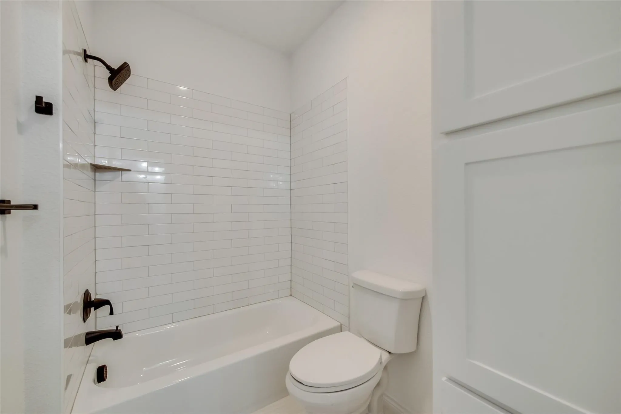 Single Family Residence For Sale in Rockwall County , 1203 Chapel Drive, Rockwall, Texas 75032, 5 Bedroom, 5 Bathroom, 3 Garage spaces, 3,299 Sqft, built in 2023, mls#21322553, Real Estate Agent in Rockwall, Homes For Sale in Rockwall county, Homes For Sale in Rockwall, Realtor in Rockwall Texas, Real Estate Brokerage Independent Realty Texas, Luminita Cordes Realtor