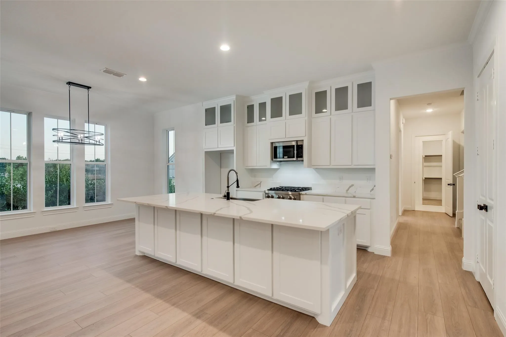 Single Family Residence For Sale in Rockwall County , 1203 Chapel Drive, Rockwall, Texas 75032, 5 Bedroom, 5 Bathroom, 3 Garage spaces, 3,299 Sqft, built in 2023, mls#21322553, Real Estate Agent in Rockwall, Homes For Sale in Rockwall county, Homes For Sale in Rockwall, Realtor in Rockwall Texas, Real Estate Brokerage Independent Realty Texas, Luminita Cordes Realtor