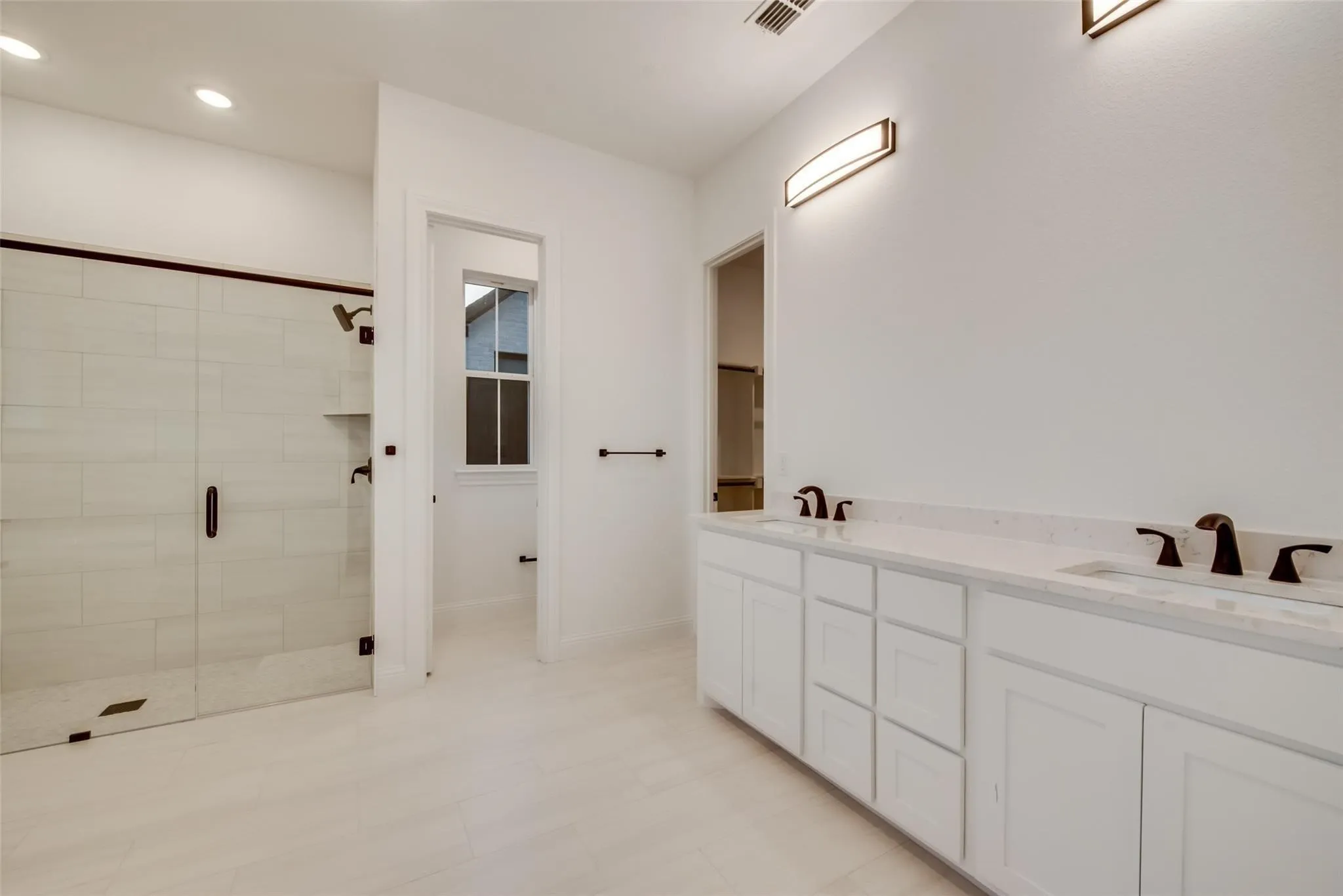 Single Family Residence For Sale in Rockwall County , 1203 Chapel Drive, Rockwall, Texas 75032, 5 Bedroom, 5 Bathroom, 3 Garage spaces, 3,299 Sqft, built in 2023, mls#21322553, Real Estate Agent in Rockwall, Homes For Sale in Rockwall county, Homes For Sale in Rockwall, Realtor in Rockwall Texas, Real Estate Brokerage Independent Realty Texas, Luminita Cordes Realtor