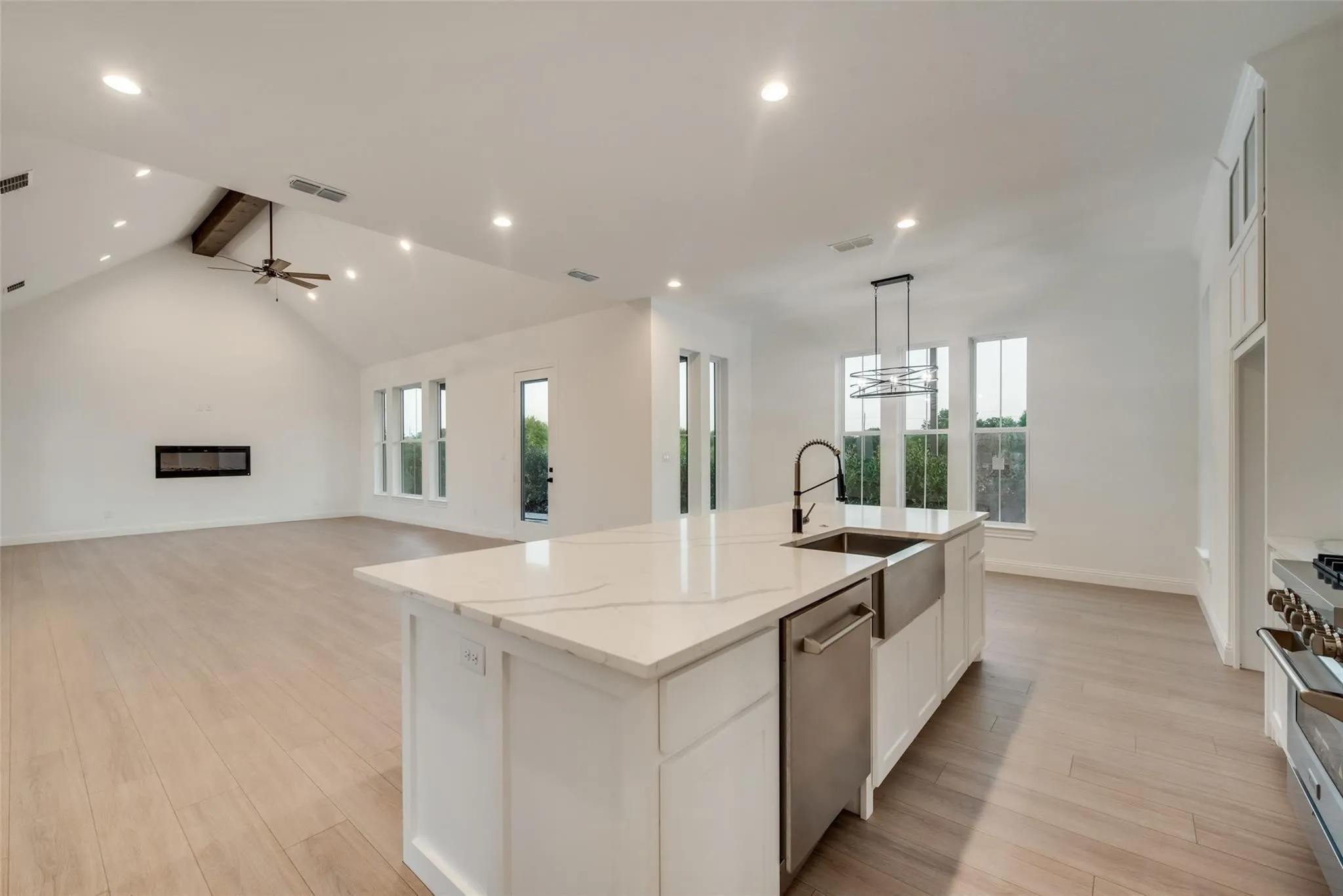Single Family Residence For Sale in Rockwall County , 1203 Chapel Drive, Rockwall, Texas 75032, 5 Bedroom, 5 Bathroom, 3 Garage spaces, 3,299 Sqft, built in 2023, mls#21322553, Real Estate Agent in Rockwall, Homes For Sale in Rockwall county, Homes For Sale in Rockwall, Realtor in Rockwall Texas, Real Estate Brokerage Independent Realty Texas, Luminita Cordes Realtor