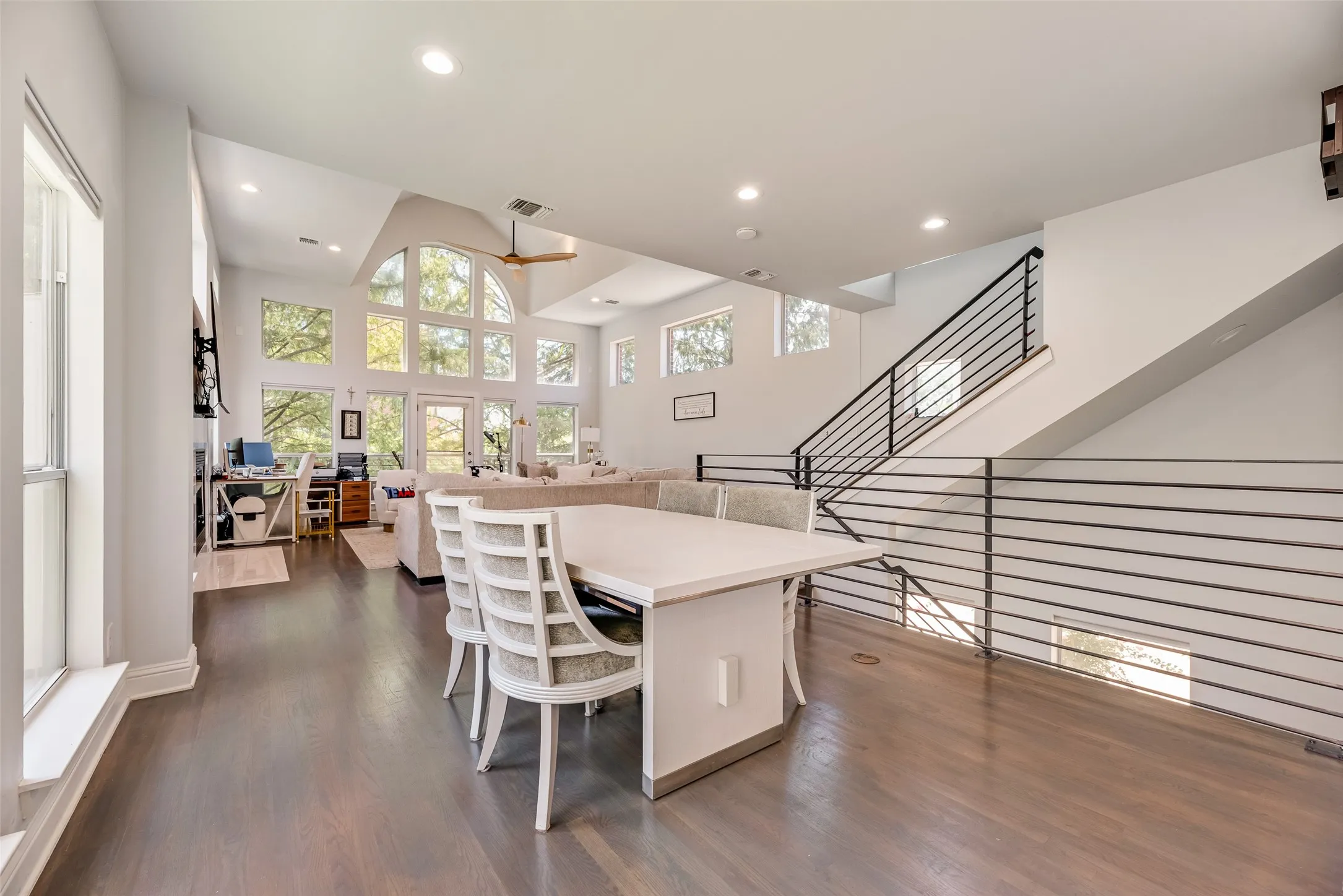 Single Family Residence For Rent in Dallas County , 4926 Homer Street, Dallas, Texas 75206, 3 Bedroom, 3 Bathroom, 2 Garage spaces, 2,266 Sqft, built in 2003, mls#21316480, Real Estate Agent in Dallas, Homes For Rent in Dallas county, Homes For Rent in Dallas, Realtor in Dallas Texas, Real Estate Brokerage Independent Realty Texas, Luminita Cordes Realtor