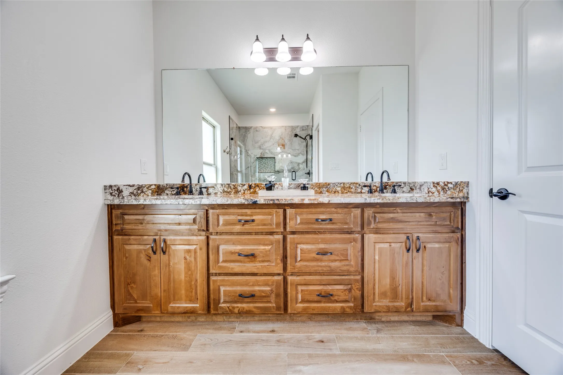 Single Family Residence For Rent in Fannin County , 250 Alondrita Street, Celeste, Texas 75423, 4 Bedroom, 2 Bathroom, 2 Garage spaces, 1,800 Sqft, built in 2022, mls#21322511, Real Estate Agent in Celeste, Homes For Rent in Fannin county, Homes For Rent in Celeste, Realtor in Celeste Texas, Real Estate Brokerage Independent Realty Texas, Luminita Cordes Realtor