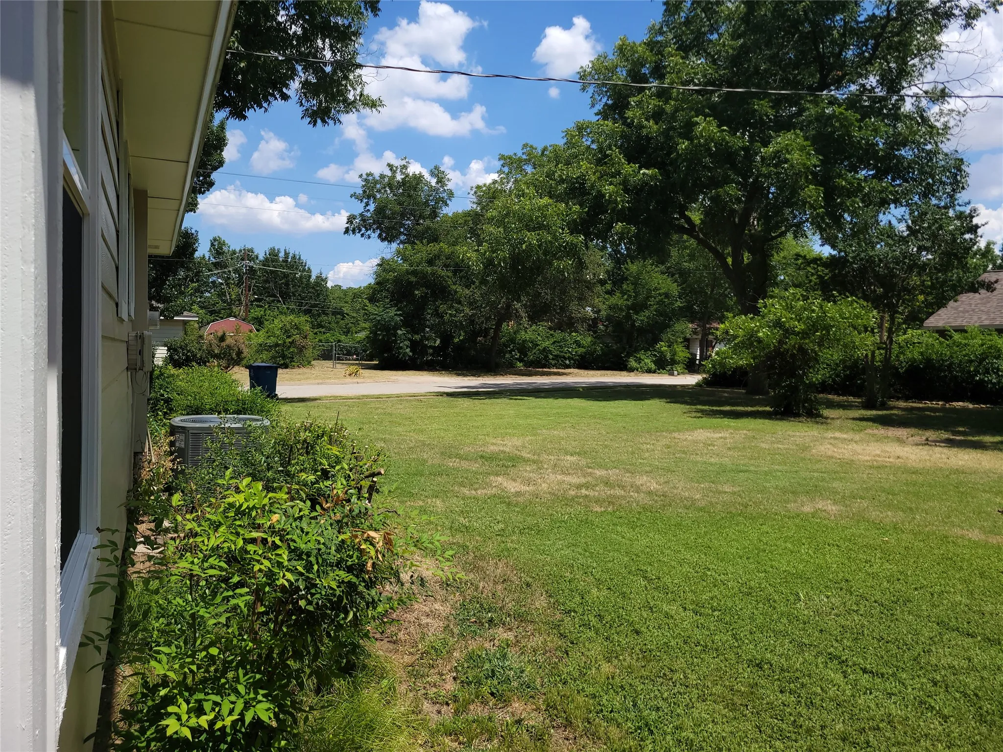 Single Family Residence For Rent in Tarrant County , 503 W Nash Street, Grapevine, Texas 76051, 2 Bedroom, 1 Bathroom, 1 Garage spaces, 792 Sqft, built in 1952, mls#21322558, Real Estate Agent in Grapevine, Homes For Rent in Tarrant county, Homes For Rent in Grapevine, Realtor in Grapevine Texas, Real Estate Brokerage Independent Realty Texas, Luminita Cordes Realtor