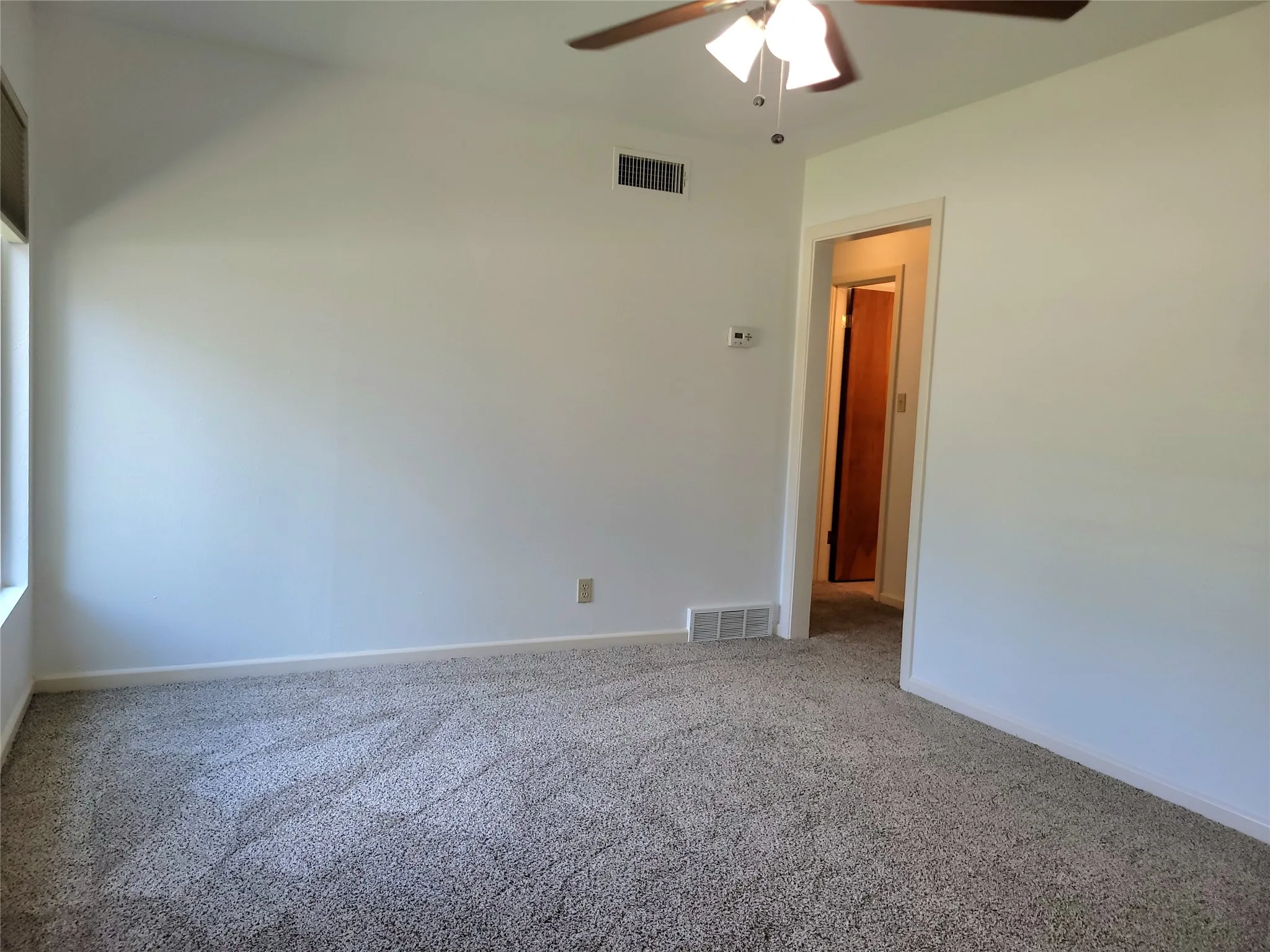 Single Family Residence For Rent in Tarrant County , 503 W Nash Street, Grapevine, Texas 76051, 2 Bedroom, 1 Bathroom, 1 Garage spaces, 792 Sqft, built in 1952, mls#21322558, Real Estate Agent in Grapevine, Homes For Rent in Tarrant county, Homes For Rent in Grapevine, Realtor in Grapevine Texas, Real Estate Brokerage Independent Realty Texas, Luminita Cordes Realtor