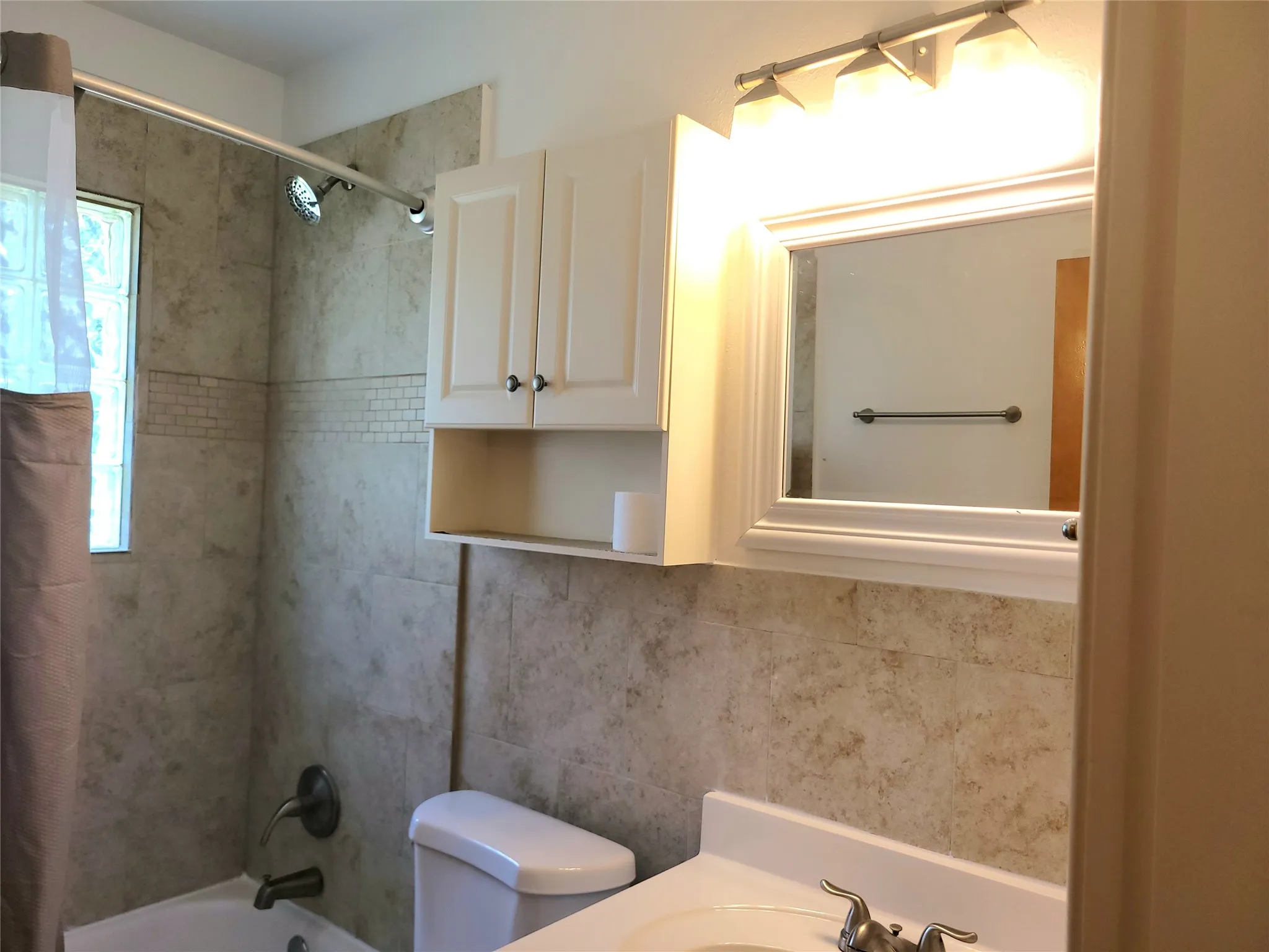Single Family Residence For Rent in Tarrant County , 503 W Nash Street, Grapevine, Texas 76051, 2 Bedroom, 1 Bathroom, 1 Garage spaces, 792 Sqft, built in 1952, mls#21322558, Real Estate Agent in Grapevine, Homes For Rent in Tarrant county, Homes For Rent in Grapevine, Realtor in Grapevine Texas, Real Estate Brokerage Independent Realty Texas, Luminita Cordes Realtor