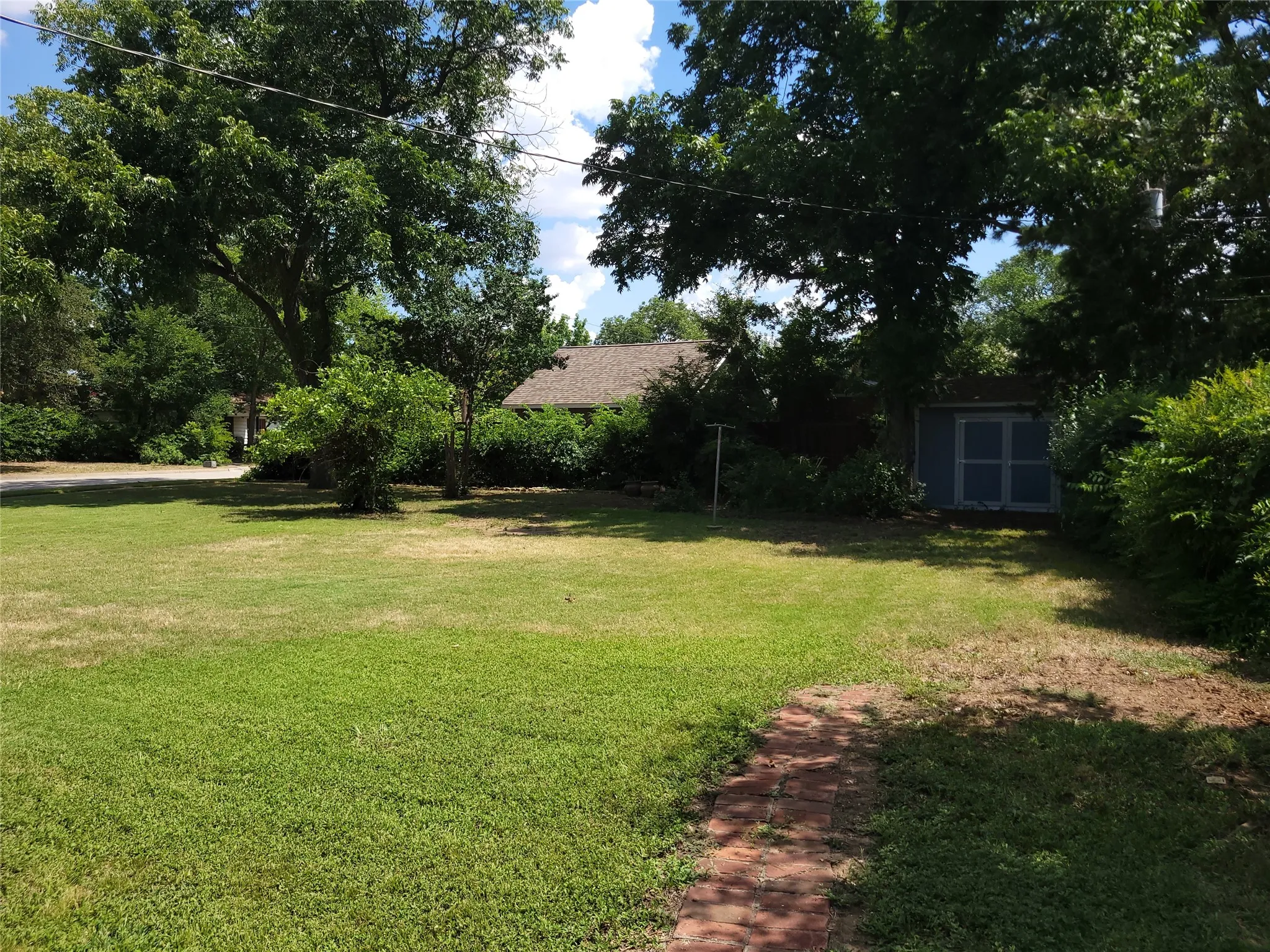 Single Family Residence For Rent in Tarrant County , 503 W Nash Street, Grapevine, Texas 76051, 2 Bedroom, 1 Bathroom, 1 Garage spaces, 792 Sqft, built in 1952, mls#21322558, Real Estate Agent in Grapevine, Homes For Rent in Tarrant county, Homes For Rent in Grapevine, Realtor in Grapevine Texas, Real Estate Brokerage Independent Realty Texas, Luminita Cordes Realtor