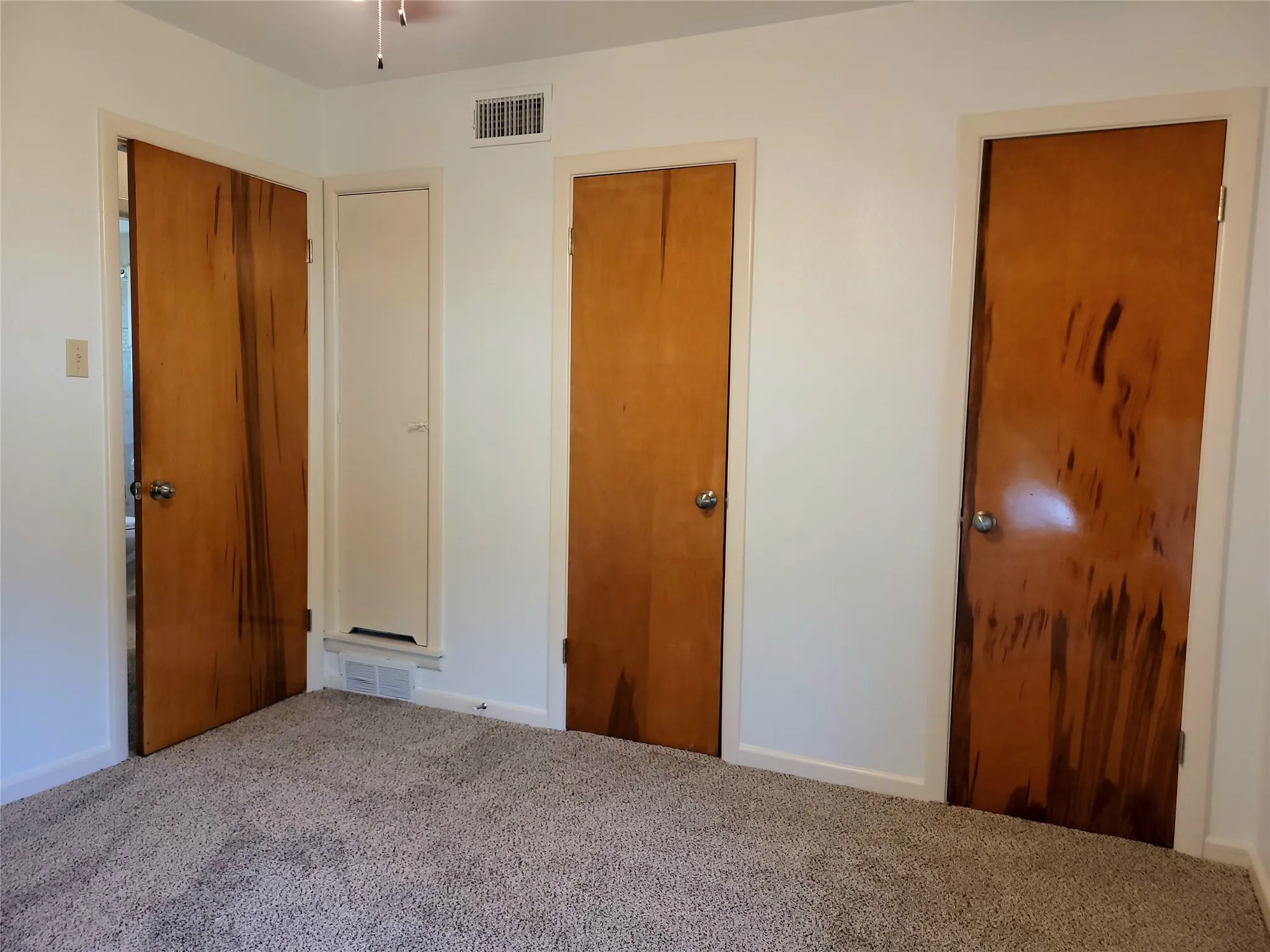 Single Family Residence For Rent in Tarrant County , 503 W Nash Street, Grapevine, Texas 76051, 2 Bedroom, 1 Bathroom, 1 Garage spaces, 792 Sqft, built in 1952, mls#21322558, Real Estate Agent in Grapevine, Homes For Rent in Tarrant county, Homes For Rent in Grapevine, Realtor in Grapevine Texas, Real Estate Brokerage Independent Realty Texas, Luminita Cordes Realtor
