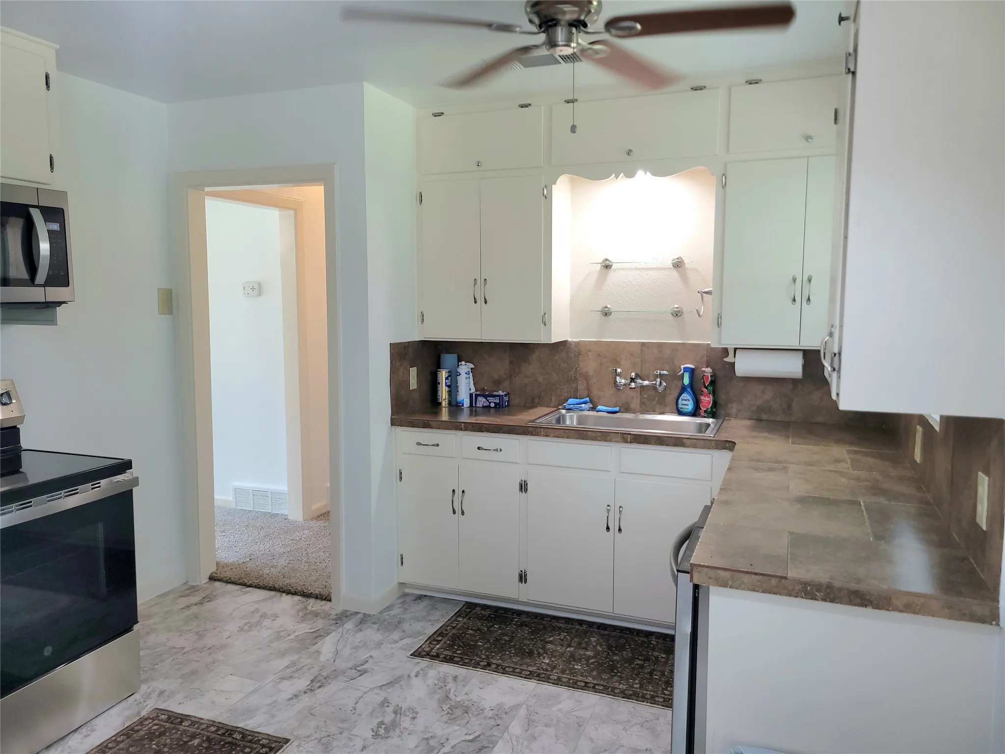 Single Family Residence For Rent in Tarrant County , 503 W Nash Street, Grapevine, Texas 76051, 2 Bedroom, 1 Bathroom, 1 Garage spaces, 792 Sqft, built in 1952, mls#21322558, Real Estate Agent in Grapevine, Homes For Rent in Tarrant county, Homes For Rent in Grapevine, Realtor in Grapevine Texas, Real Estate Brokerage Independent Realty Texas, Luminita Cordes Realtor