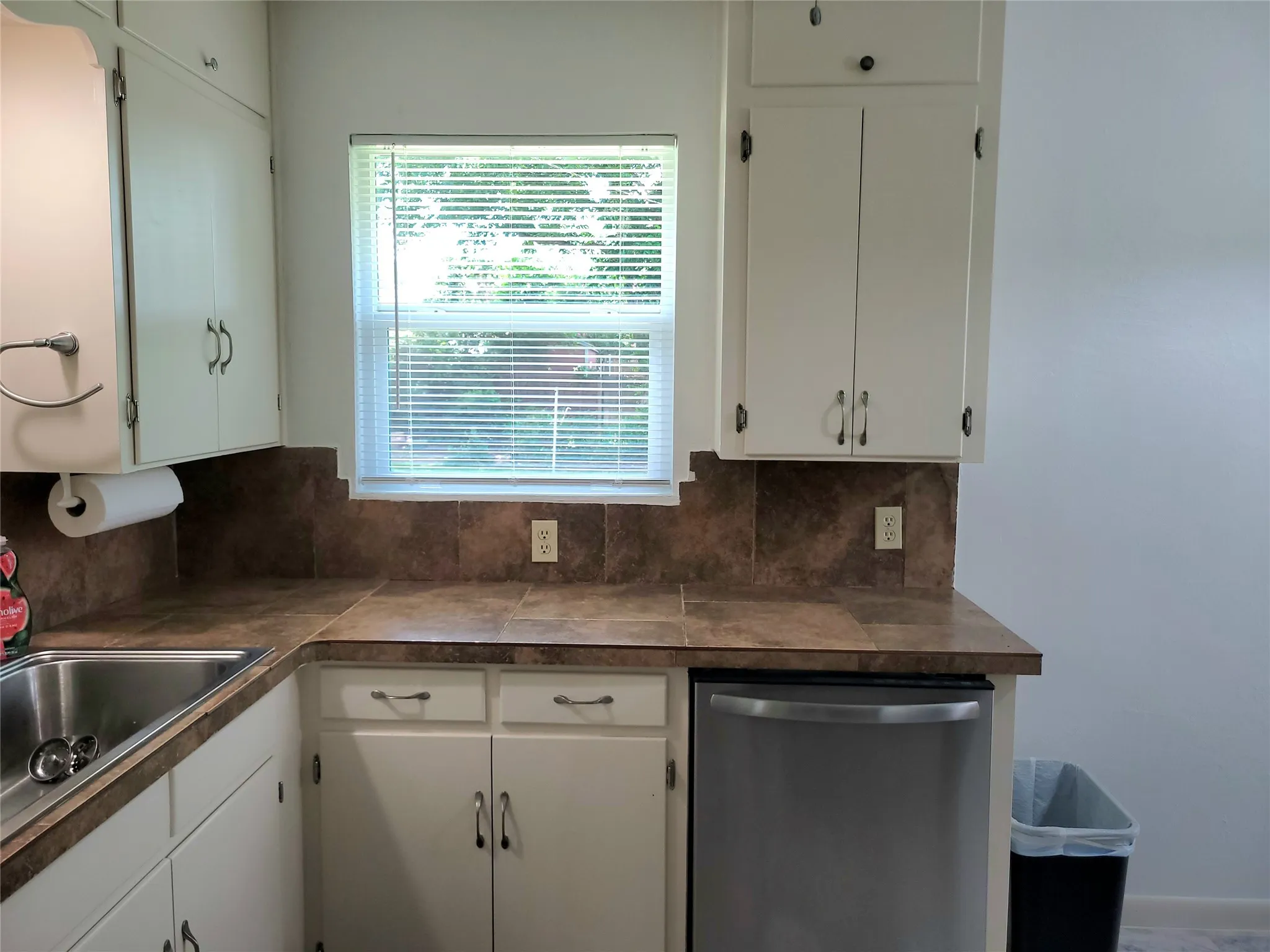 Single Family Residence For Rent in Tarrant County , 503 W Nash Street, Grapevine, Texas 76051, 2 Bedroom, 1 Bathroom, 1 Garage spaces, 792 Sqft, built in 1952, mls#21322558, Real Estate Agent in Grapevine, Homes For Rent in Tarrant county, Homes For Rent in Grapevine, Realtor in Grapevine Texas, Real Estate Brokerage Independent Realty Texas, Luminita Cordes Realtor