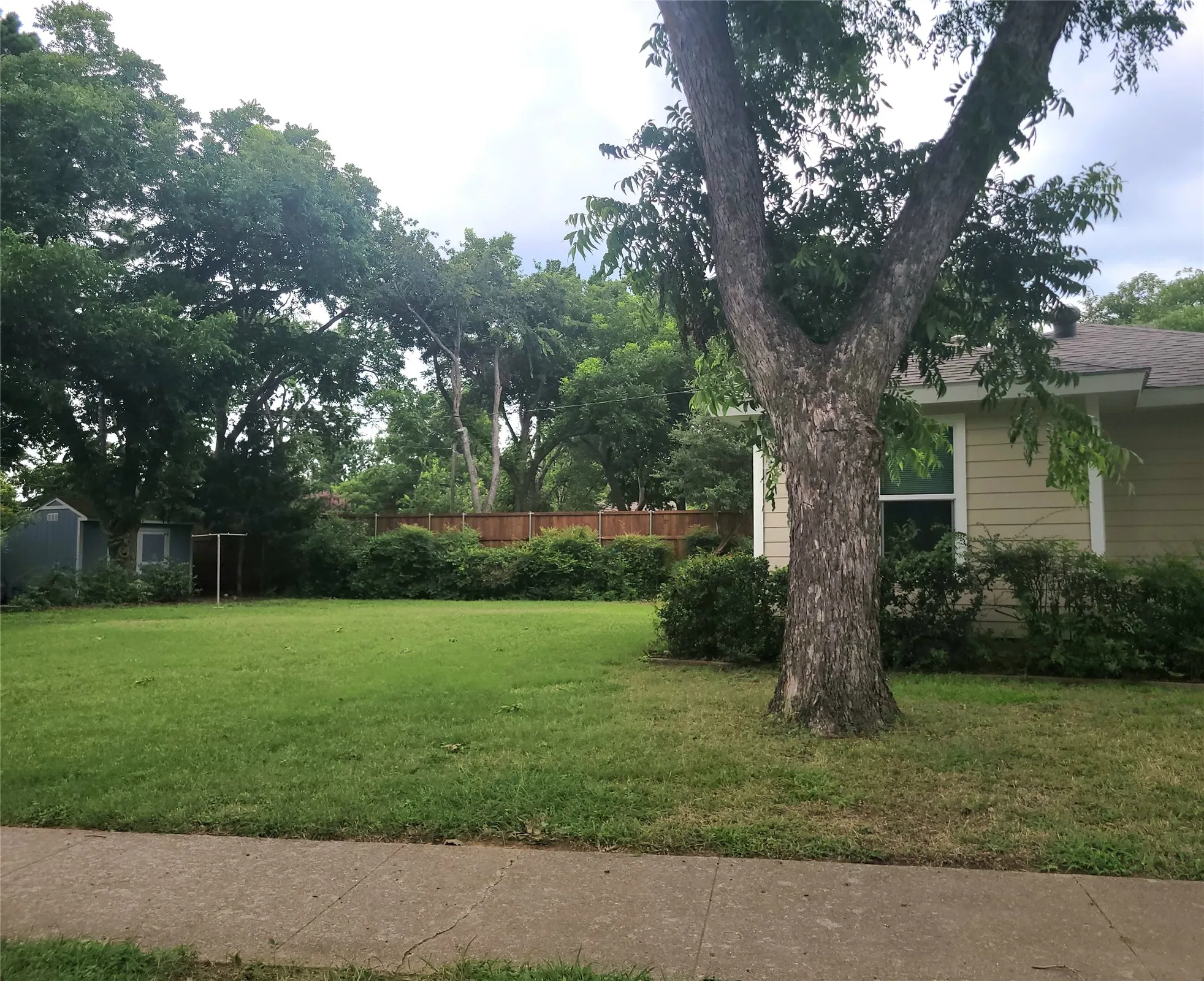 Single Family Residence For Rent in Tarrant County , 503 W Nash Street, Grapevine, Texas 76051, 2 Bedroom, 1 Bathroom, 1 Garage spaces, 792 Sqft, built in 1952, mls#21322558, Real Estate Agent in Grapevine, Homes For Rent in Tarrant county, Homes For Rent in Grapevine, Realtor in Grapevine Texas, Real Estate Brokerage Independent Realty Texas, Luminita Cordes Realtor