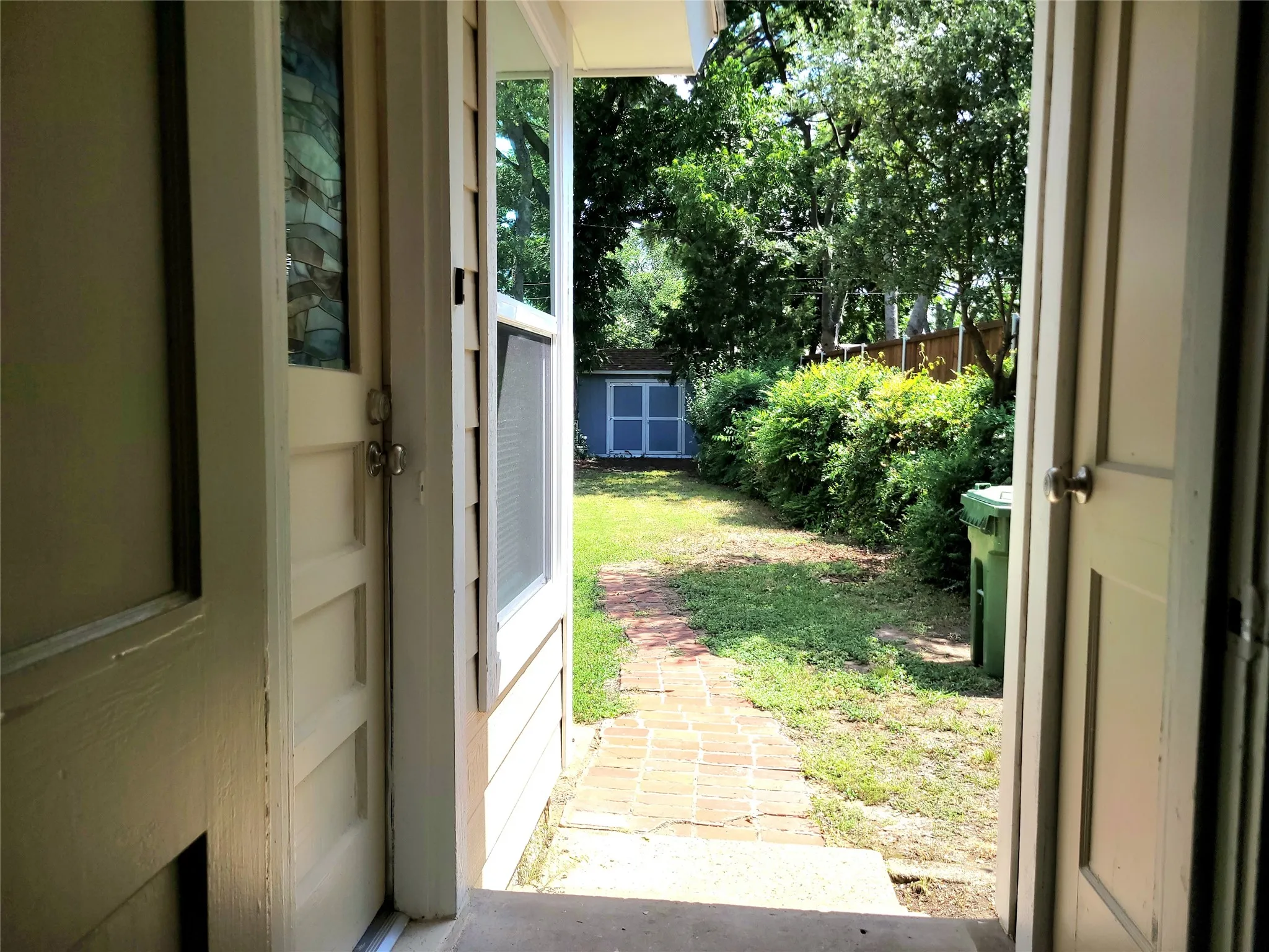 Single Family Residence For Rent in Tarrant County , 503 W Nash Street, Grapevine, Texas 76051, 2 Bedroom, 1 Bathroom, 1 Garage spaces, 792 Sqft, built in 1952, mls#21322558, Real Estate Agent in Grapevine, Homes For Rent in Tarrant county, Homes For Rent in Grapevine, Realtor in Grapevine Texas, Real Estate Brokerage Independent Realty Texas, Luminita Cordes Realtor