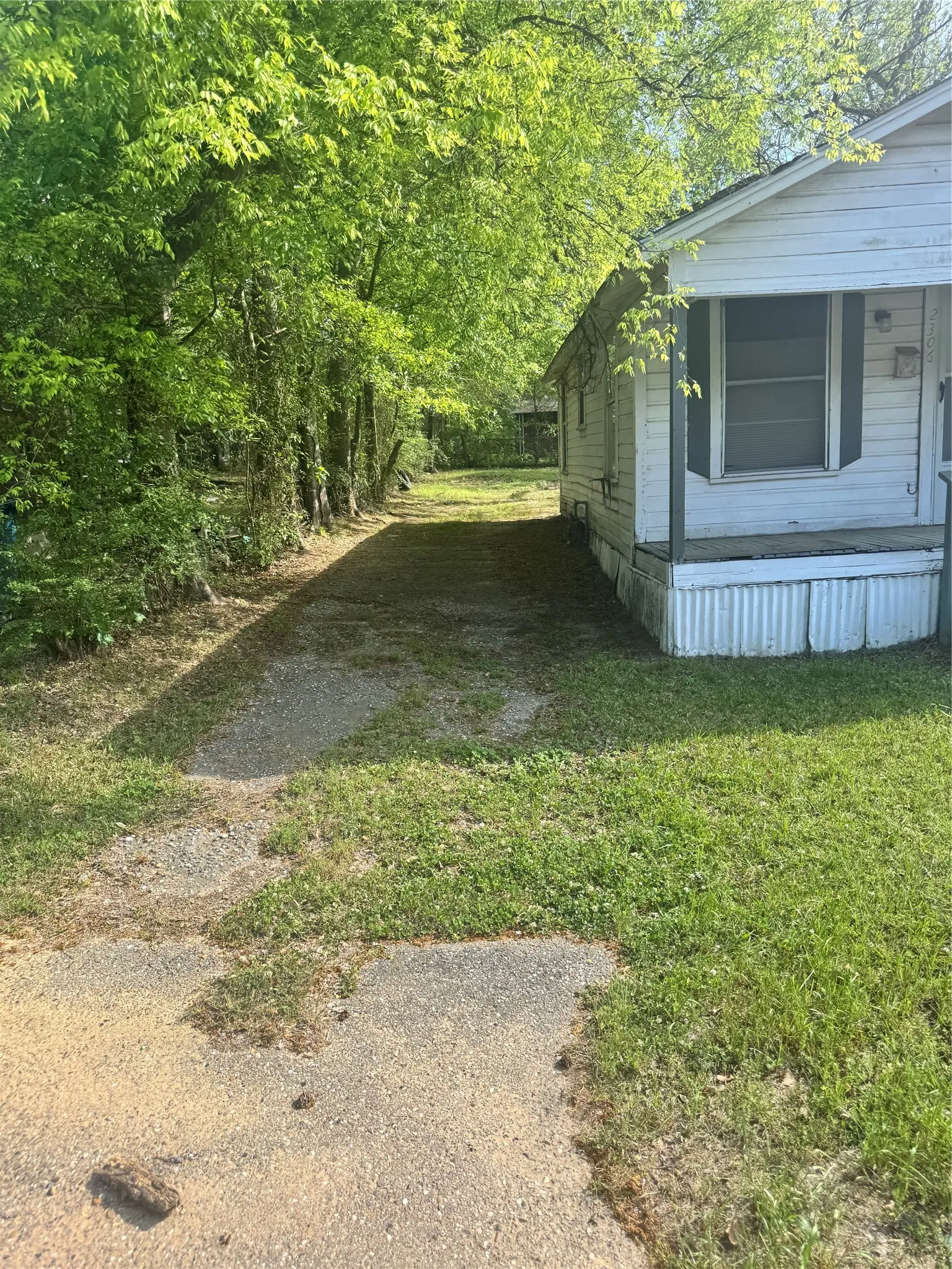 Single Family Residence For Sale in Harrison County , 2306 Frank Street, Marshall, Texas 75670, 3 Bedroom, 1 Bathroom, Garage spaces, 684 Sqft, built in 1948, mls#21322515, Real Estate Agent in Marshall, Homes For Sale in Harrison county, Homes For Sale in Marshall, Realtor in Marshall Texas, Real Estate Brokerage Independent Realty Texas, Luminita Cordes Realtor