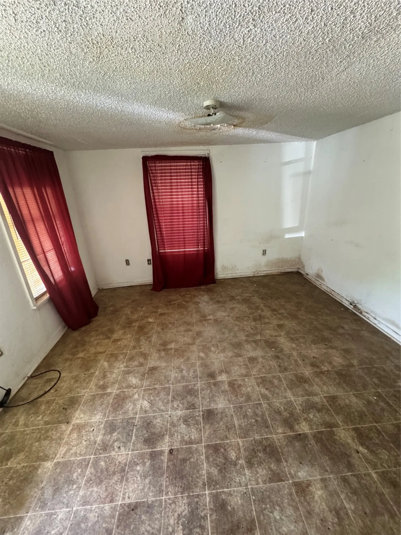 Single Family Residence For Sale in Harrison County , 2306 Frank Street, Marshall, Texas 75670, 3 Bedroom, 1 Bathroom, Garage spaces, 684 Sqft, built in 1948, mls#21322515, Real Estate Agent in Marshall, Homes For Sale in Harrison county, Homes For Sale in Marshall, Realtor in Marshall Texas, Real Estate Brokerage Independent Realty Texas, Luminita Cordes Realtor
