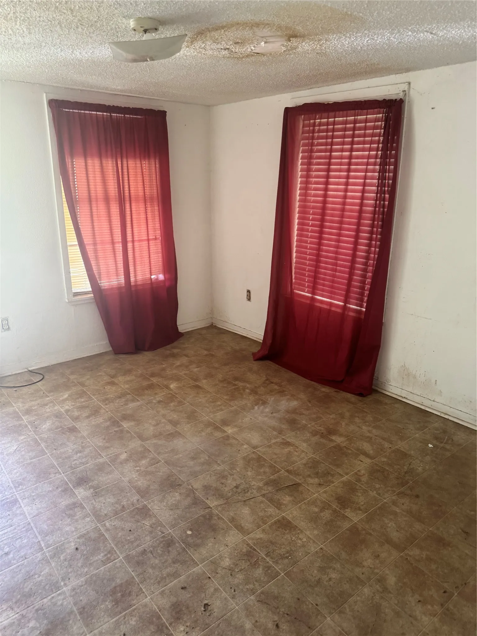 Single Family Residence For Sale in Harrison County , 2306 Frank Street, Marshall, Texas 75670, 3 Bedroom, 1 Bathroom, Garage spaces, 684 Sqft, built in 1948, mls#21322515, Real Estate Agent in Marshall, Homes For Sale in Harrison county, Homes For Sale in Marshall, Realtor in Marshall Texas, Real Estate Brokerage Independent Realty Texas, Luminita Cordes Realtor