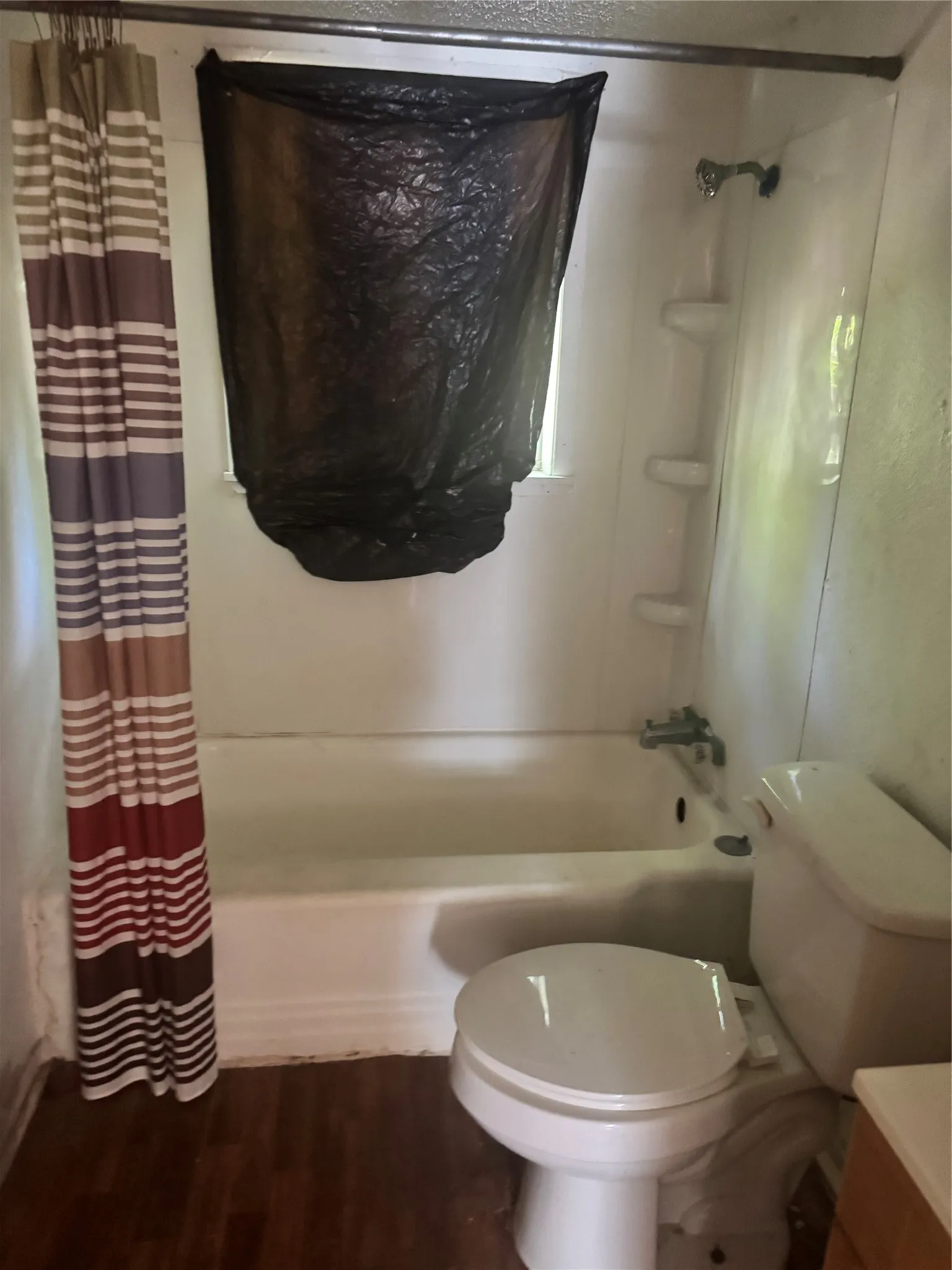 Single Family Residence For Sale in Harrison County , 2306 Frank Street, Marshall, Texas 75670, 3 Bedroom, 1 Bathroom, Garage spaces, 684 Sqft, built in 1948, mls#21322515, Real Estate Agent in Marshall, Homes For Sale in Harrison county, Homes For Sale in Marshall, Realtor in Marshall Texas, Real Estate Brokerage Independent Realty Texas, Luminita Cordes Realtor
