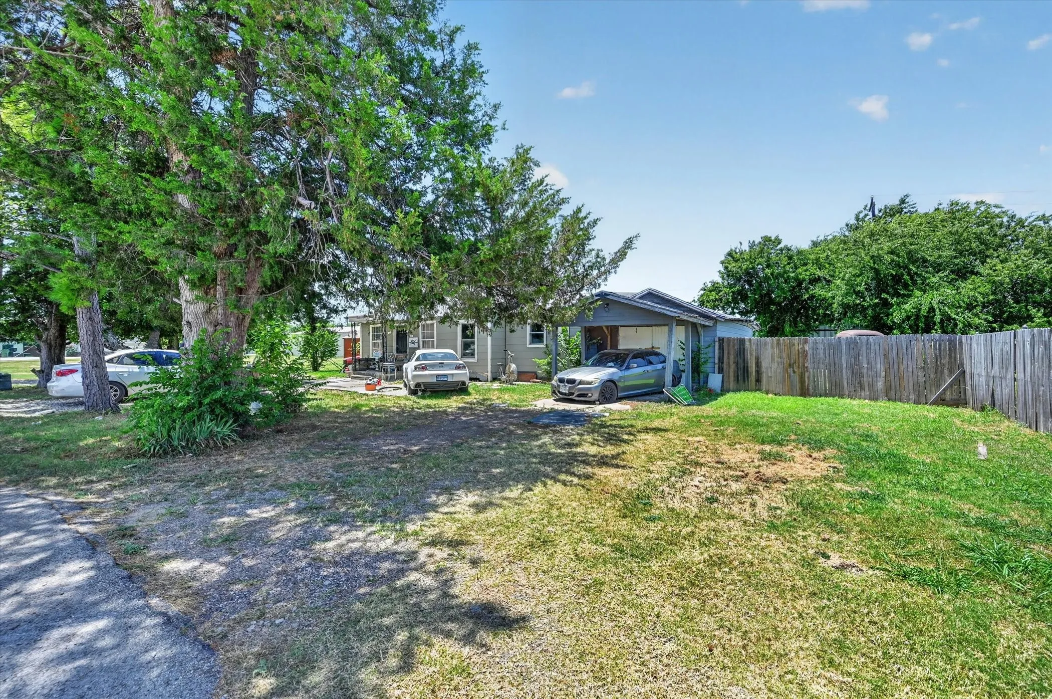 Single Family Residence For Sale in Tarrant County , 8006 Renee Drive, Arlington, Texas 76001, 3 Bedrooms, 1 Bathroom, 1 Garage spaces, 774 Sqft, built in 1970, Price $224,000, mls#21318298, Real Estate Agent in Arlington, Homes For Sale in Tarrant county, Homes For Sale in Arlington, Realtor in Arlington Texas, Real Estate Brokerage Independent Realty Texas, Luminita Cordes Realtor