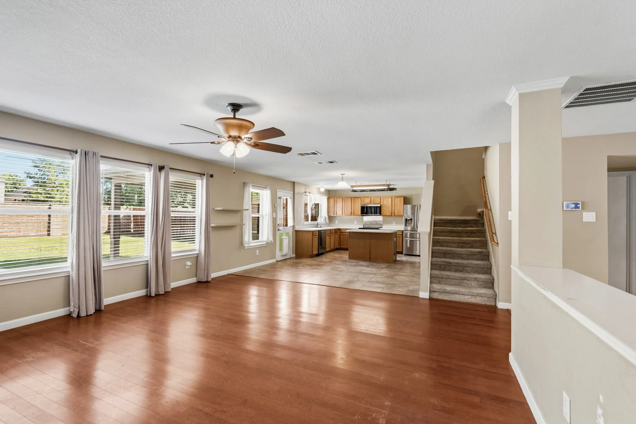 Single Family Residence For Sale in Collin County , 2217 Eisenhower Drive, Mc Kinney, Texas 75071, 4 Bedroom, 3 Bathroom, 2 Garage spaces, 2,696 Sqft, built in 2004, mls#21320374, Real Estate Agent in Mc Kinney, Homes For Sale in Collin county, Homes For Sale in Mc Kinney, Realtor in Mc Kinney Texas, Real Estate Brokerage Independent Realty Texas, Luminita Cordes Realtor