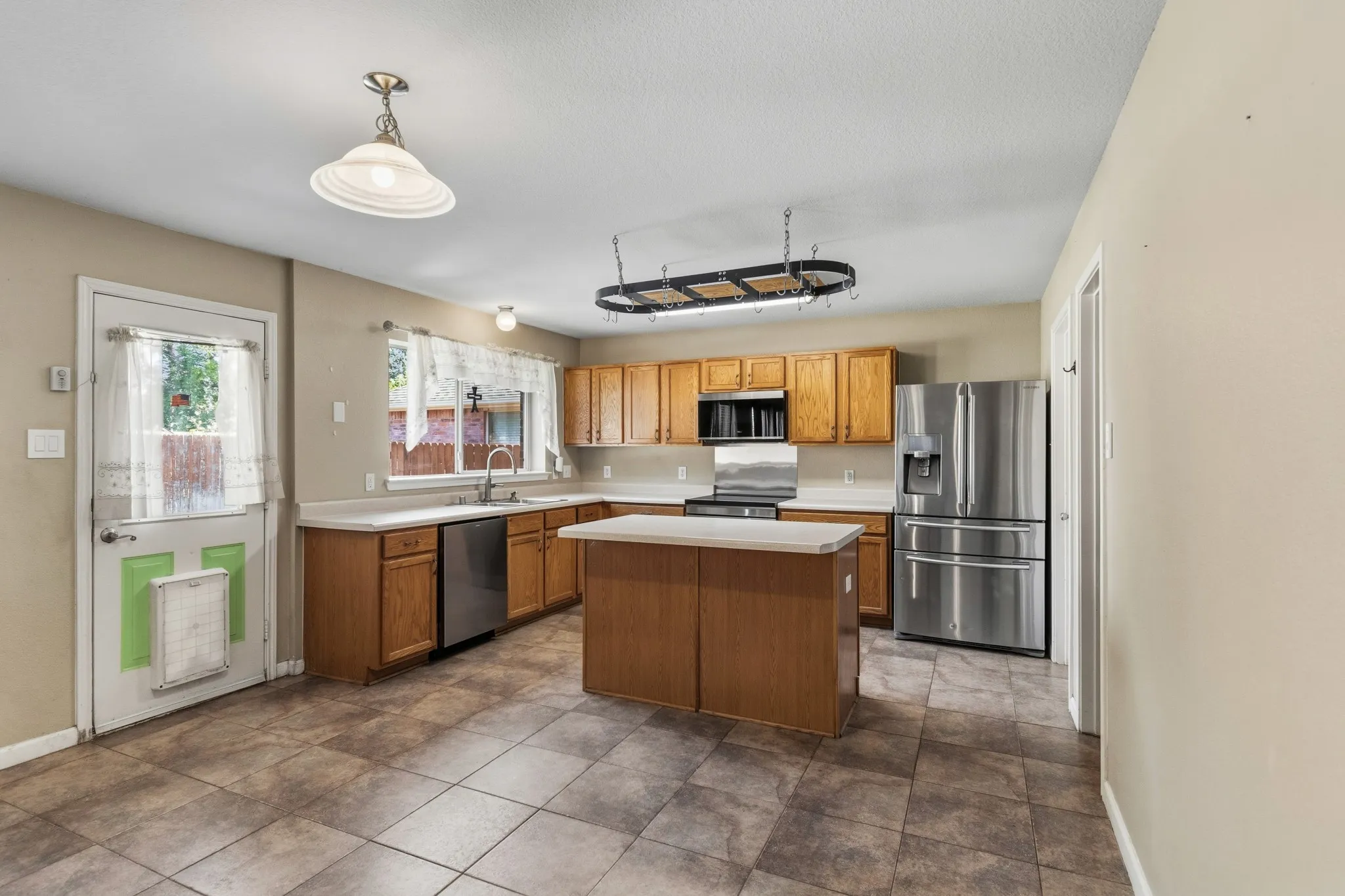 Single Family Residence For Sale in Collin County , 2217 Eisenhower Drive, Mc Kinney, Texas 75071, 4 Bedroom, 3 Bathroom, 2 Garage spaces, 2,696 Sqft, built in 2004, mls#21320374, Real Estate Agent in Mc Kinney, Homes For Sale in Collin county, Homes For Sale in Mc Kinney, Realtor in Mc Kinney Texas, Real Estate Brokerage Independent Realty Texas, Luminita Cordes Realtor