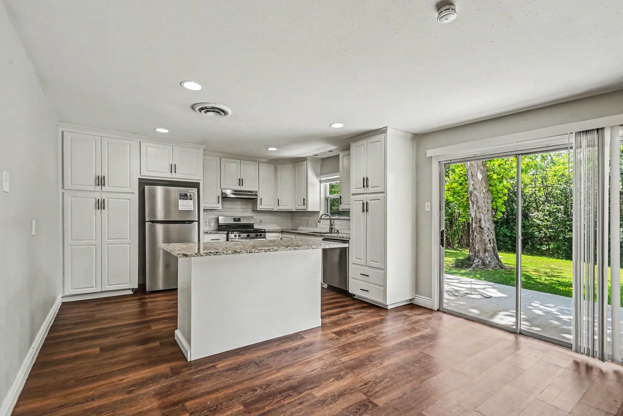 Single Family Residence For Sale in Tarrant County , 5237 Greene Avenue, Fort Worth, Texas 76133, 3 Bedroom, 2 Bathroom, 2 Garage spaces, 1,506 Sqft, built in 1959, mls#21316700, Real Estate Agent in Fort Worth, Homes For Sale in Tarrant county, Homes For Sale in Fort Worth, Realtor in Fort Worth Texas, Real Estate Brokerage Independent Realty Texas, Luminita Cordes Realtor