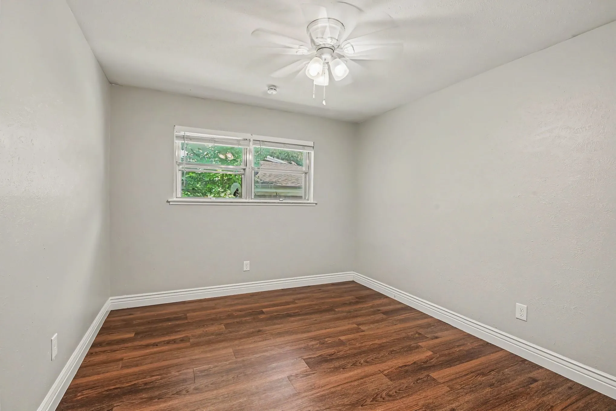 Single Family Residence For Sale in Tarrant County , 5237 Greene Avenue, Fort Worth, Texas 76133, 3 Bedroom, 2 Bathroom, 2 Garage spaces, 1,506 Sqft, built in 1959, mls#21316700, Real Estate Agent in Fort Worth, Homes For Sale in Tarrant county, Homes For Sale in Fort Worth, Realtor in Fort Worth Texas, Real Estate Brokerage Independent Realty Texas, Luminita Cordes Realtor