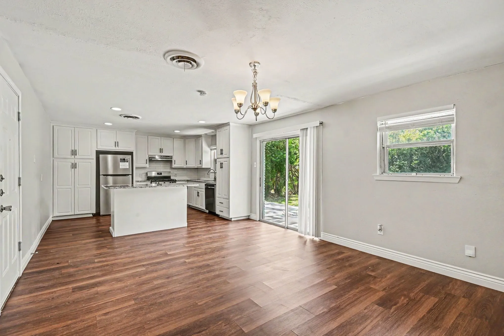 Single Family Residence For Sale in Tarrant County , 5237 Greene Avenue, Fort Worth, Texas 76133, 3 Bedroom, 2 Bathroom, 2 Garage spaces, 1,506 Sqft, built in 1959, mls#21316700, Real Estate Agent in Fort Worth, Homes For Sale in Tarrant county, Homes For Sale in Fort Worth, Realtor in Fort Worth Texas, Real Estate Brokerage Independent Realty Texas, Luminita Cordes Realtor