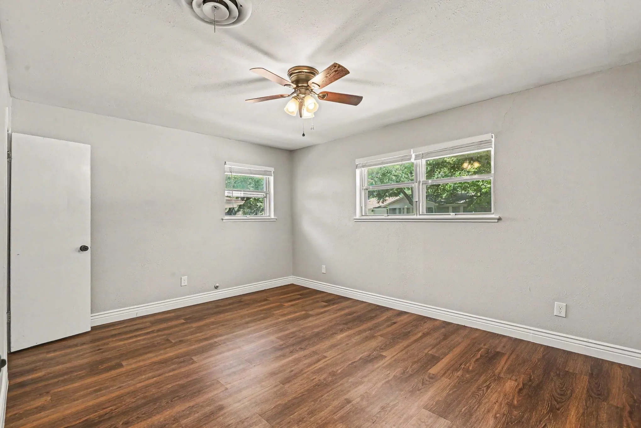 Single Family Residence For Sale in Tarrant County , 5237 Greene Avenue, Fort Worth, Texas 76133, 3 Bedroom, 2 Bathroom, 2 Garage spaces, 1,506 Sqft, built in 1959, mls#21316700, Real Estate Agent in Fort Worth, Homes For Sale in Tarrant county, Homes For Sale in Fort Worth, Realtor in Fort Worth Texas, Real Estate Brokerage Independent Realty Texas, Luminita Cordes Realtor