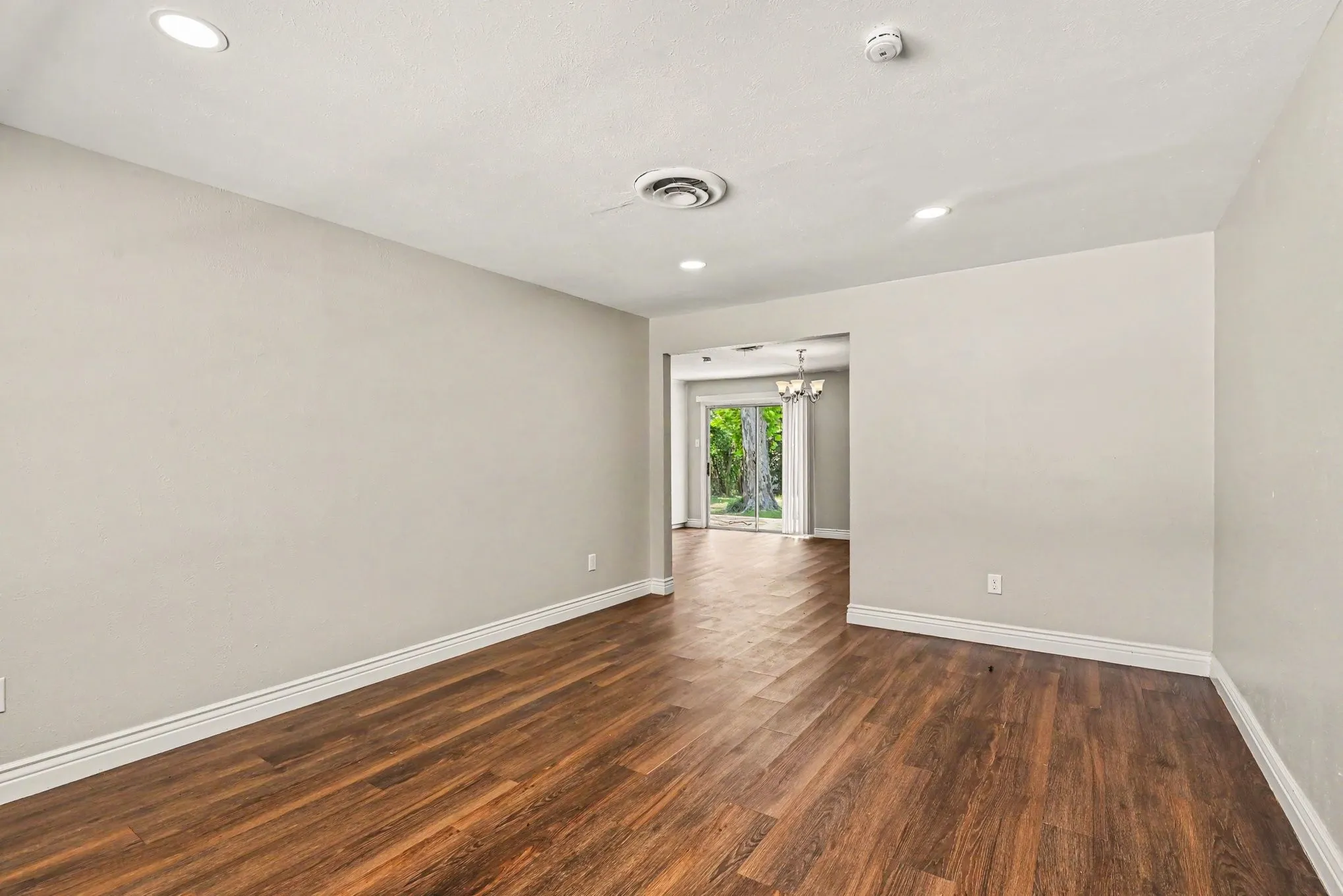 Single Family Residence For Sale in Tarrant County , 5237 Greene Avenue, Fort Worth, Texas 76133, 3 Bedroom, 2 Bathroom, 2 Garage spaces, 1,506 Sqft, built in 1959, mls#21316700, Real Estate Agent in Fort Worth, Homes For Sale in Tarrant county, Homes For Sale in Fort Worth, Realtor in Fort Worth Texas, Real Estate Brokerage Independent Realty Texas, Luminita Cordes Realtor