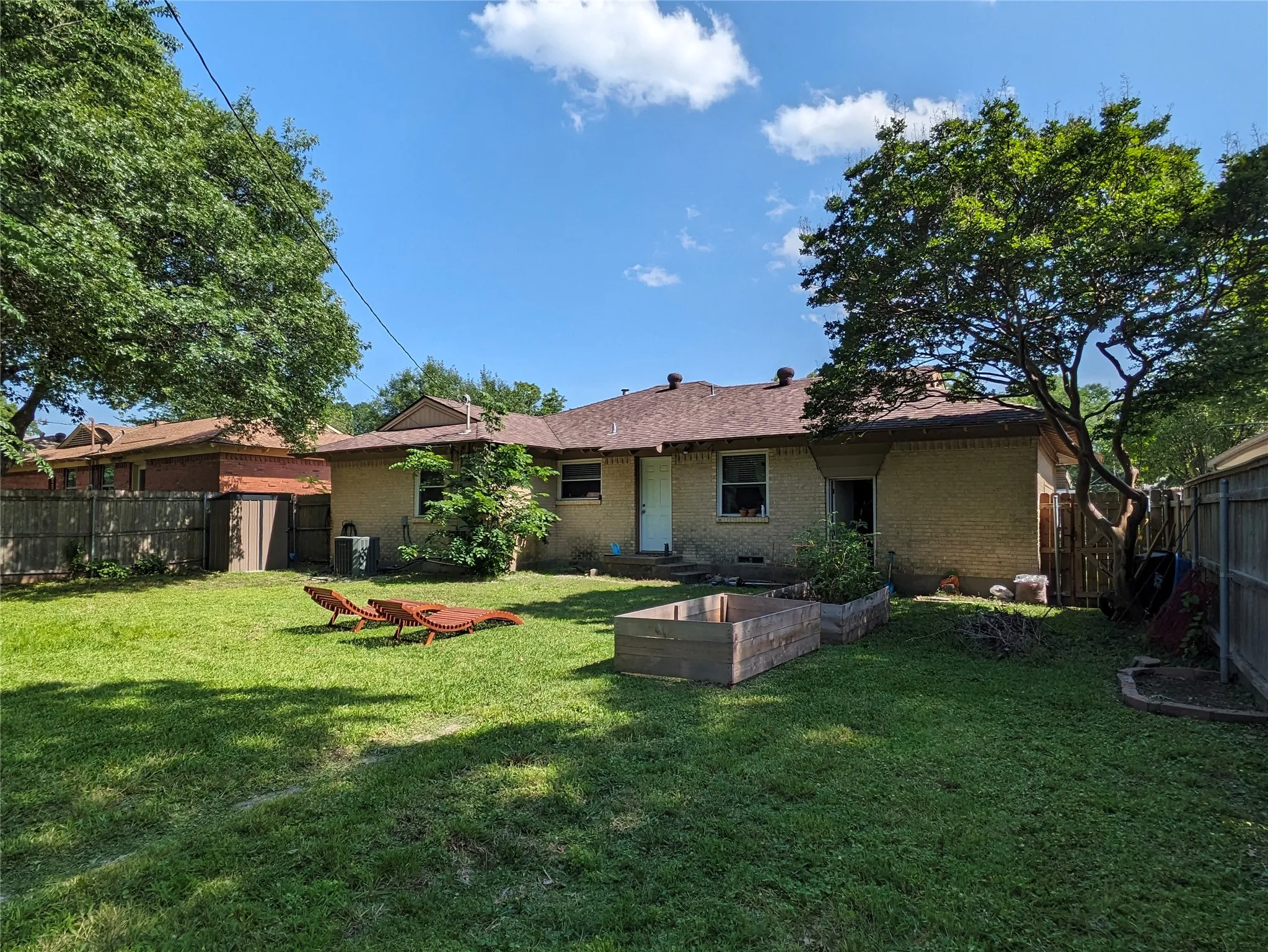 Single Family Residence For Sale in Dallas County , 2209 Costa Mesa Drive, Dallas, Texas 75228, 3 Bedroom, 1 Bathroom, 1 Garage spaces, 1,256 Sqft, built in 1955, mls#21321929, Real Estate Agent in Dallas, Homes For Sale in Dallas county, Homes For Sale in Dallas, Realtor in Dallas Texas, Real Estate Brokerage Independent Realty Texas, Luminita Cordes Realtor